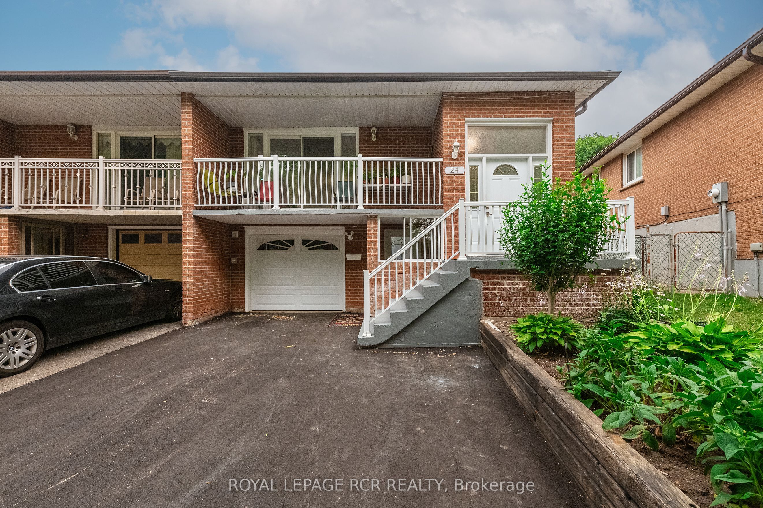 24 Petunias Road, Brampton, ON L6V 3G8 photo 2