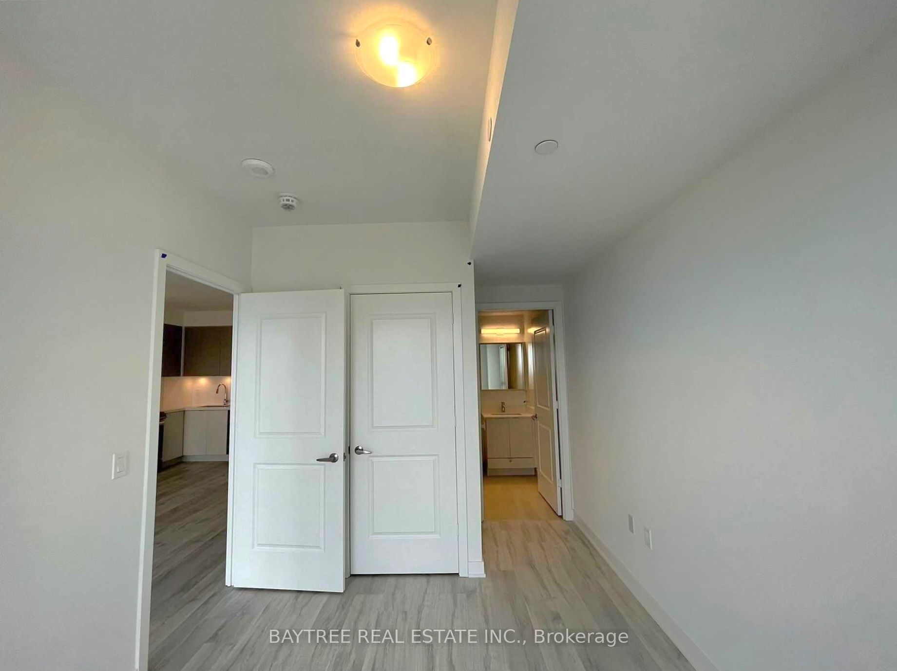 4655 Metcalfe Avenue 1406, Mississauga, ON L5M 0Z7 photo 3
