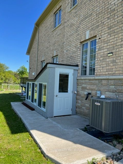 31 Ashcreek Drive BSM, Brampton, ON L6Y 3A7 photo 3