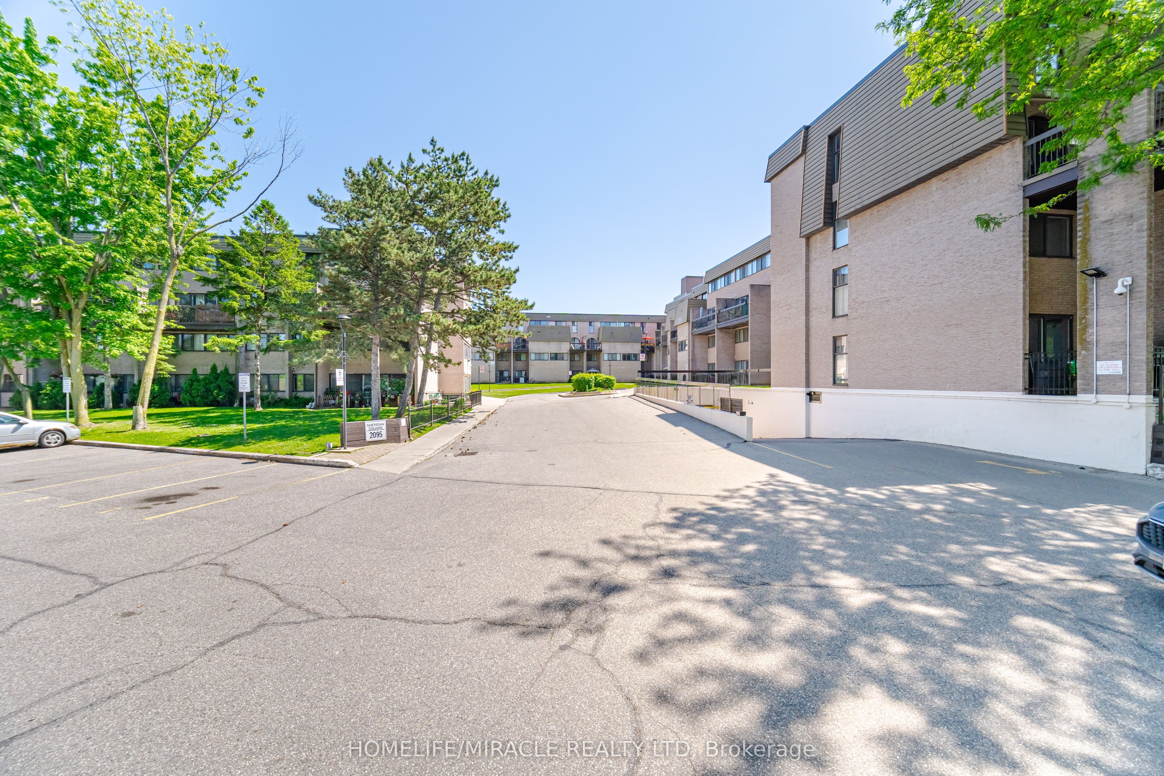 2095 Roche Court 137, Mississauga, ON L5K 2C8 photo 2