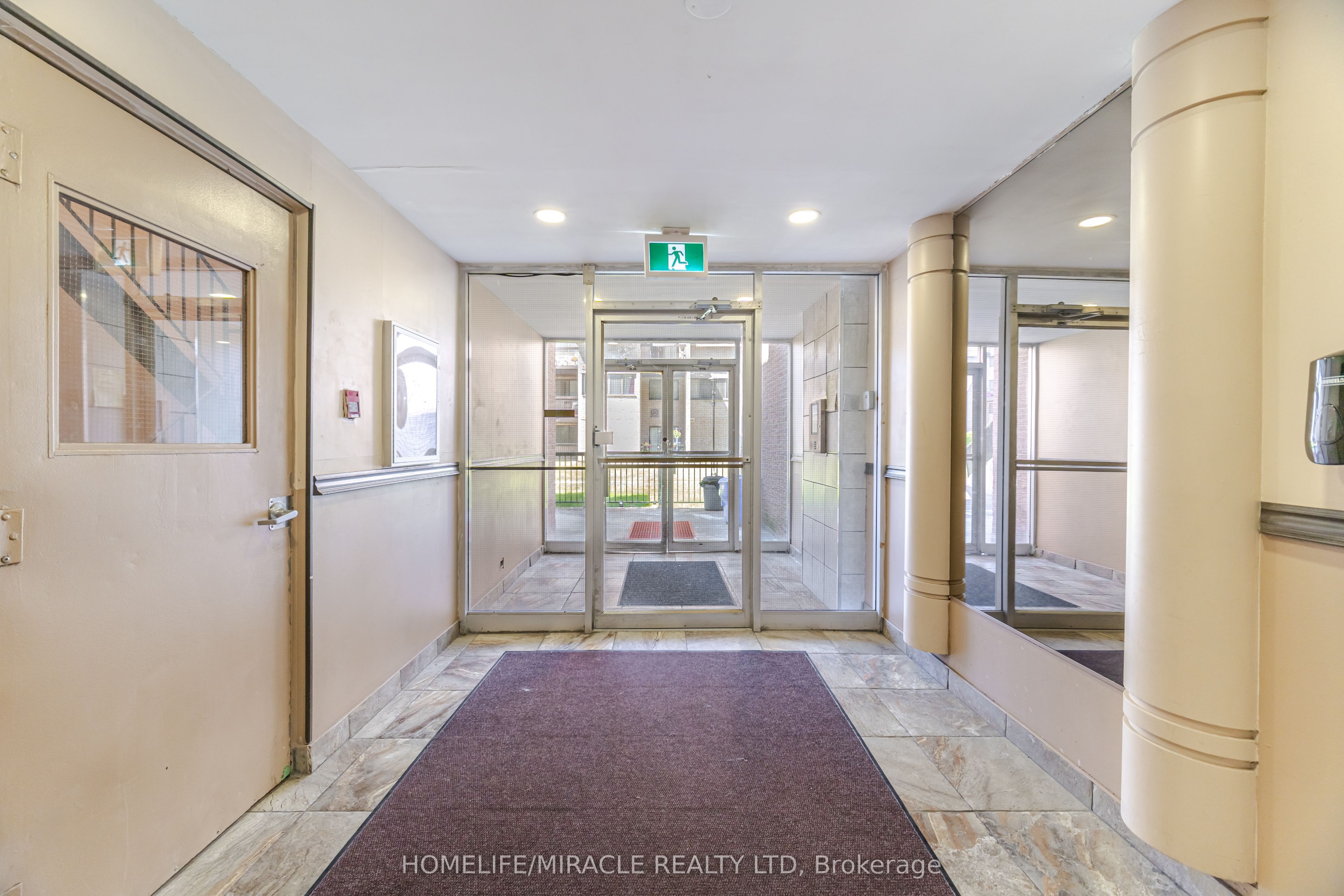 2095 Roche Court 137, Mississauga, ON L5K 2C8 photo 4