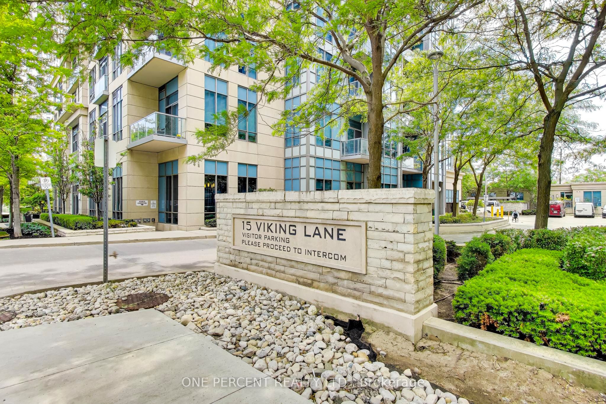 15 Viking Lane 2606, Toronto, ON M9B 0A4