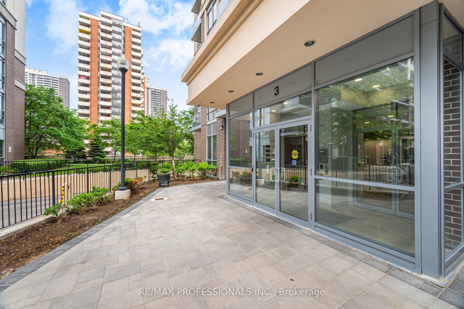 3 Michael Power Place 2407, Toronto, ON M9A 0A2 photo 4