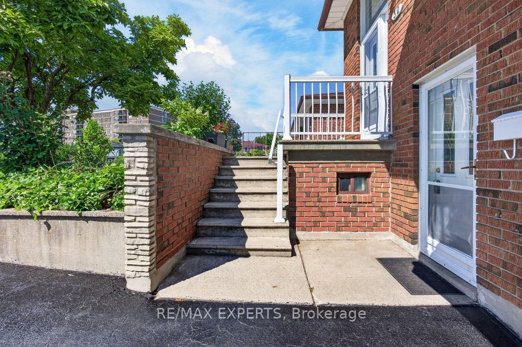32 Firenza Drive, Toronto, ON M9L 1A5 photo 4