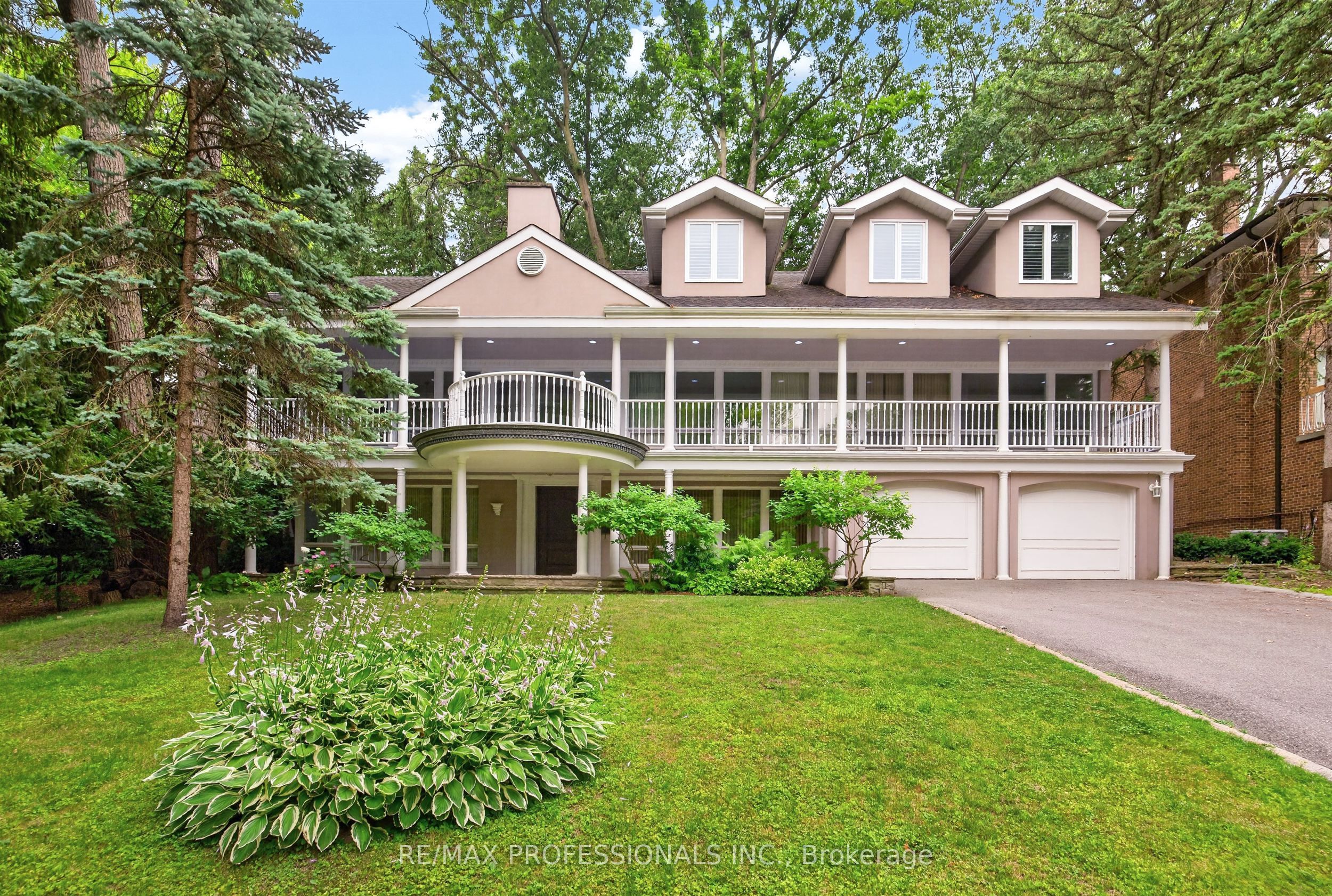 32 Edenbrook Hill, Toronto, ON M9A 3Z6