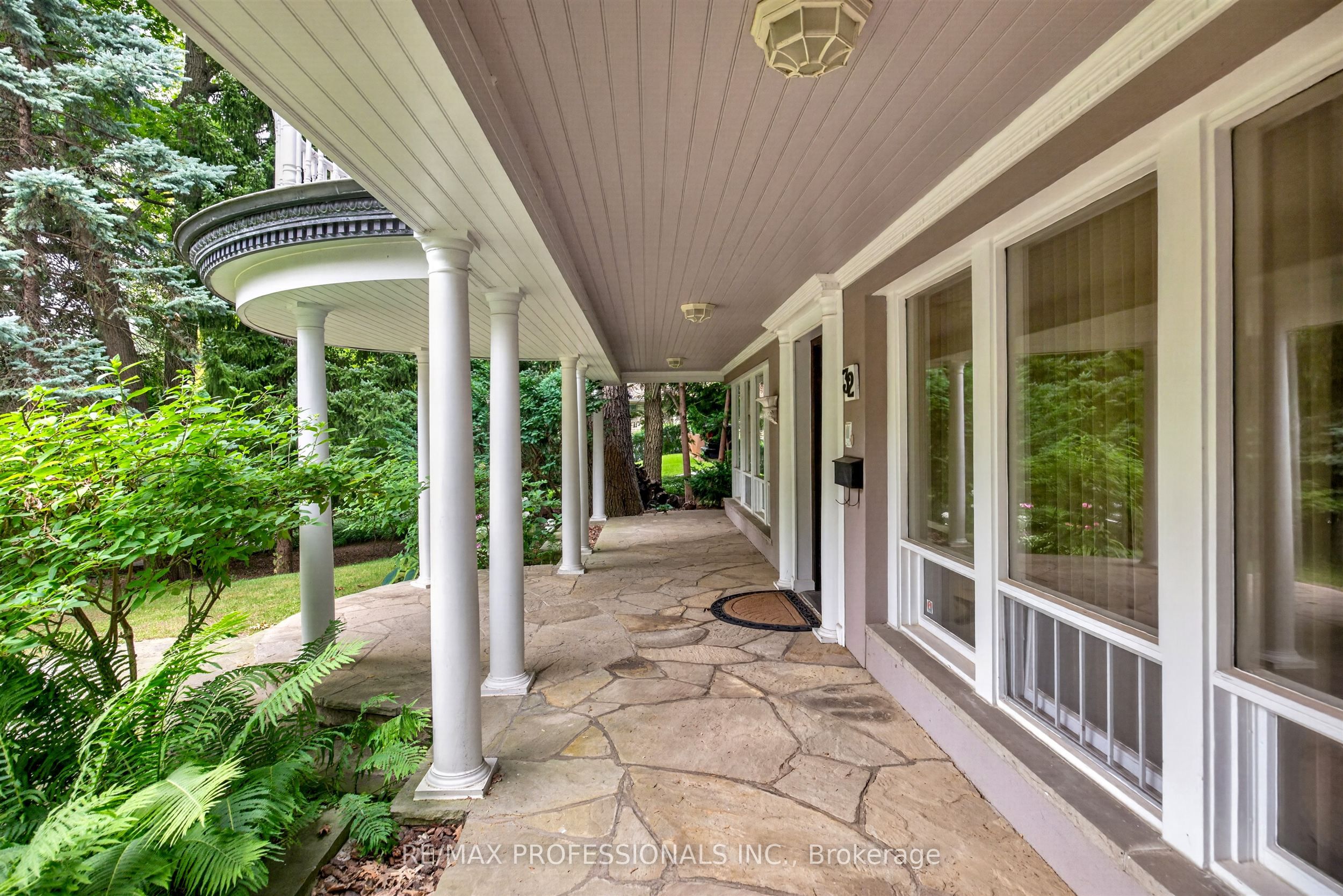 32 Edenbrook Hill, Toronto, ON M9A 3Z6 photo 4