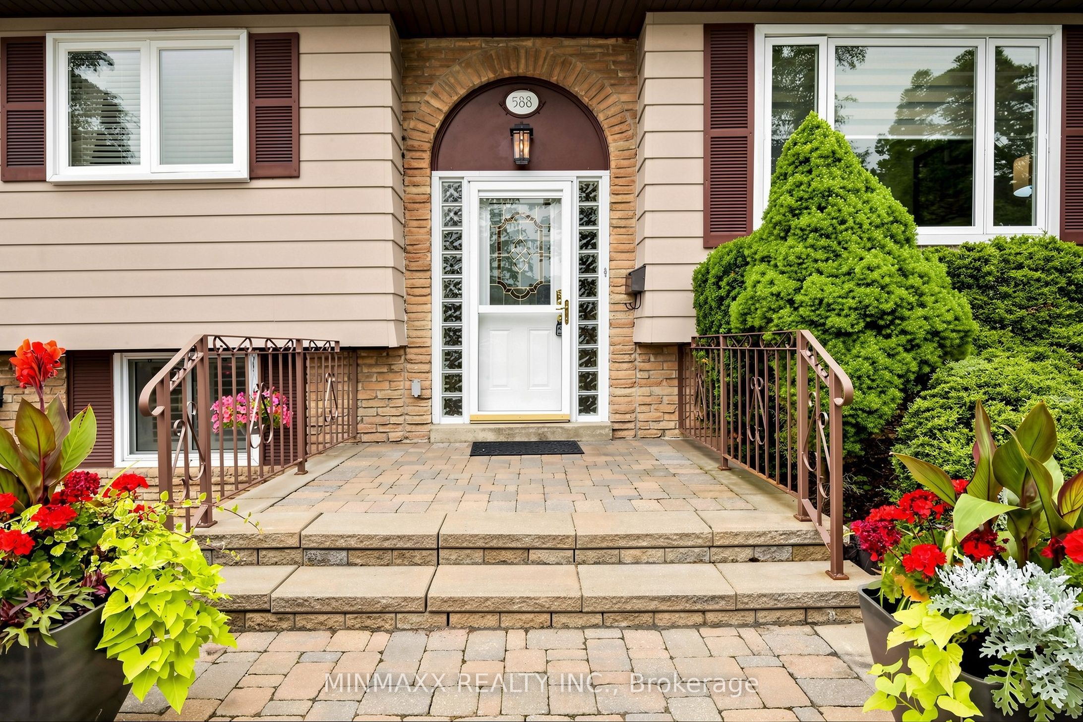 588 STRATHCONA Court, Milton, ON L9T 3B5 photo 4