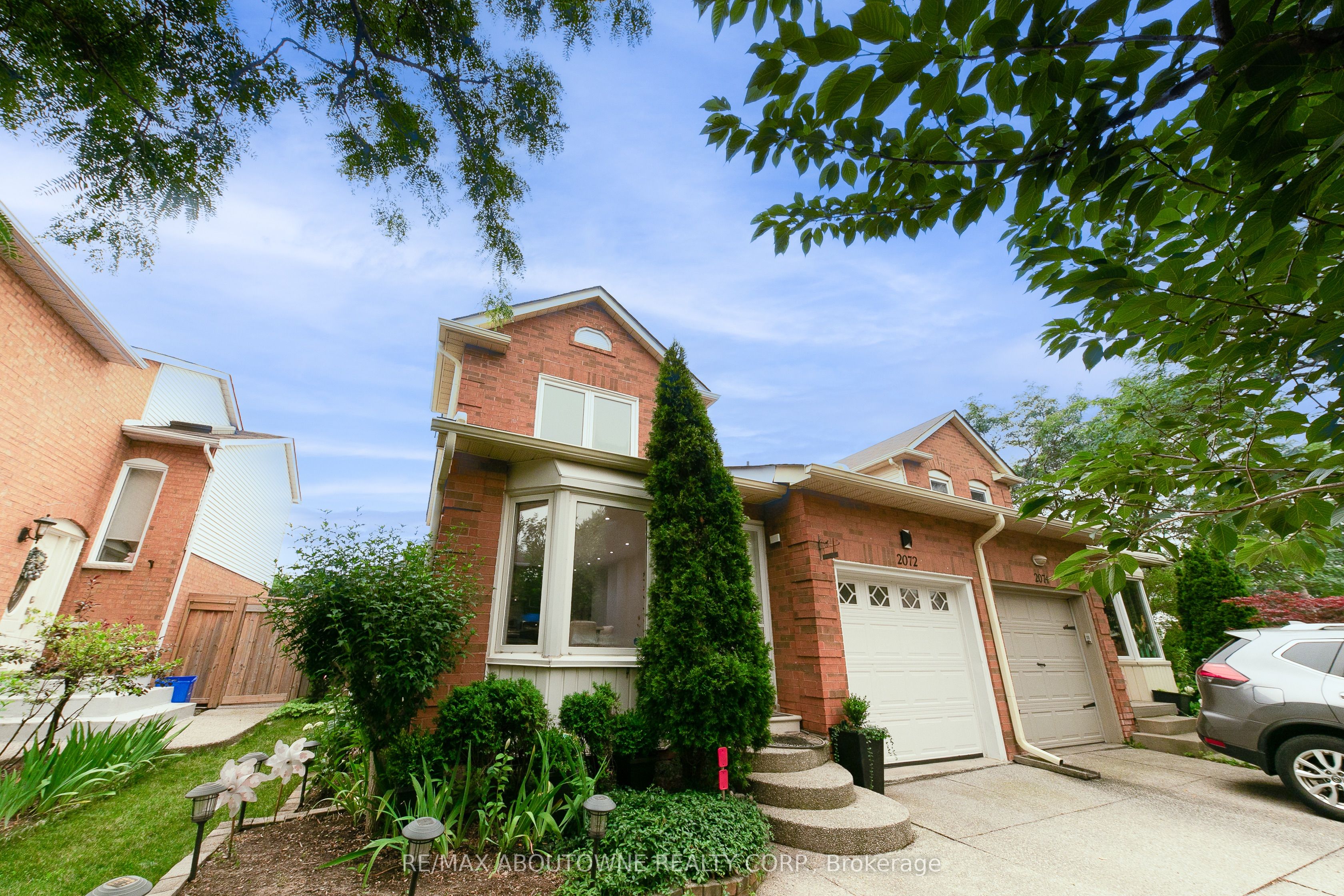 2072 Glenada Crescent, Oakville, ON L6H 4M2 photo 2