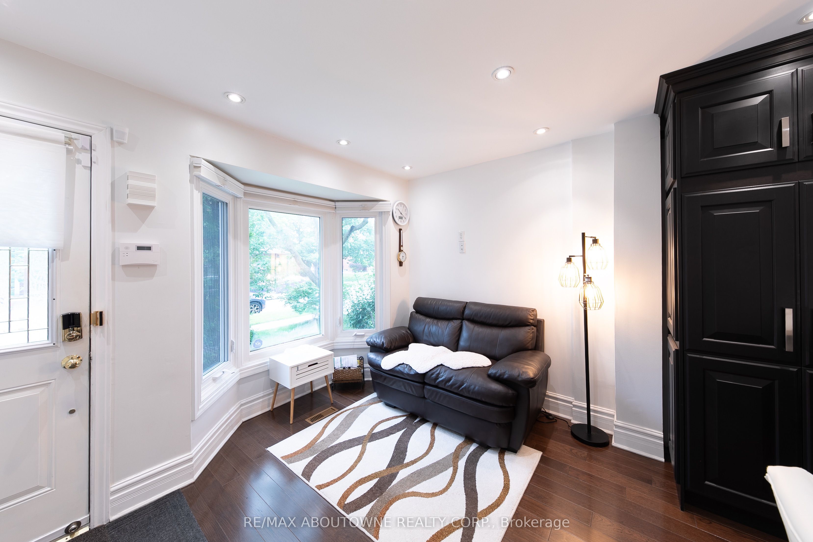 2072 Glenada Crescent, Oakville, ON L6H 4M2 photo 4