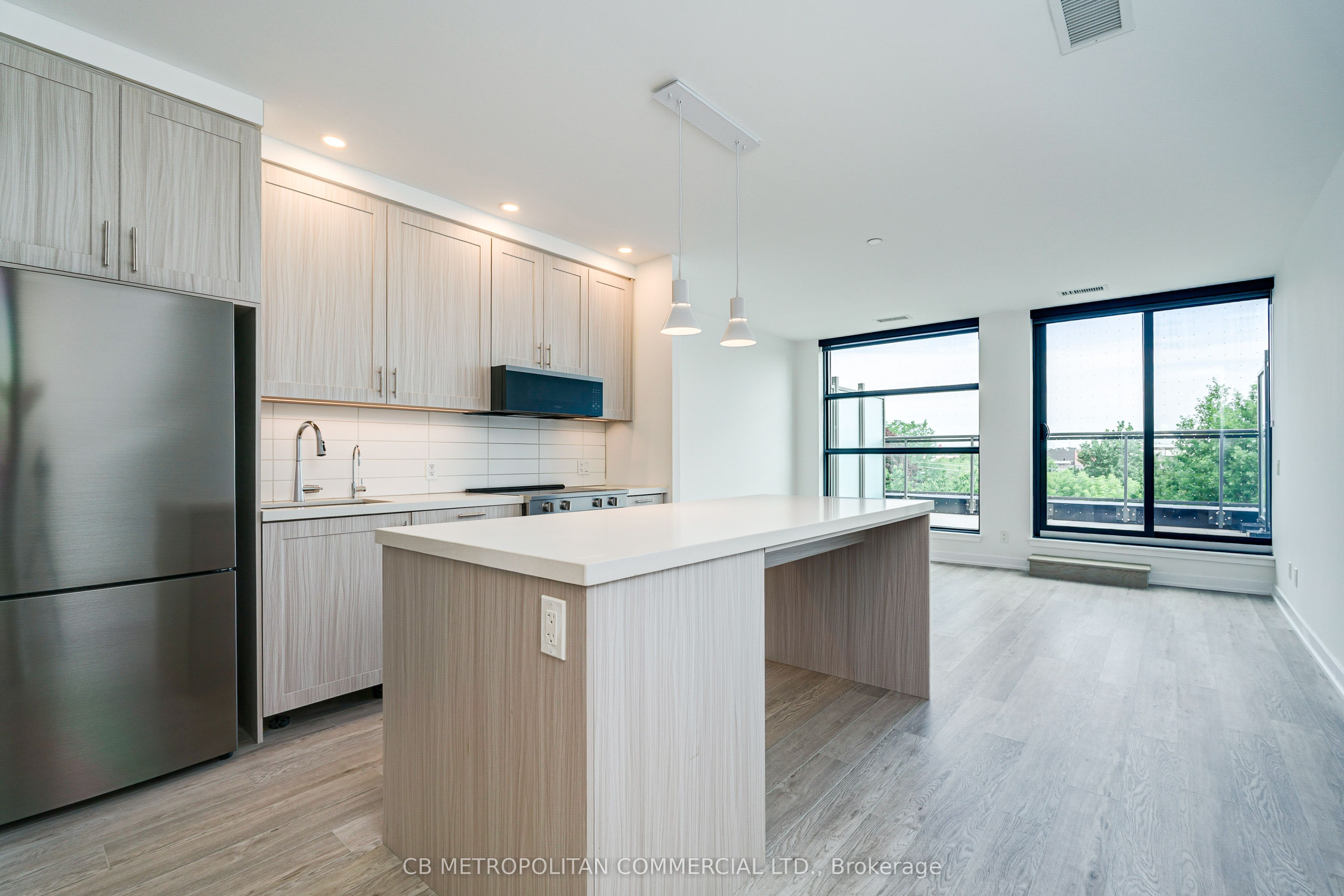 2946 Dundas Street West Street W 409, Toronto, ON M6P 1Y8 photo 5