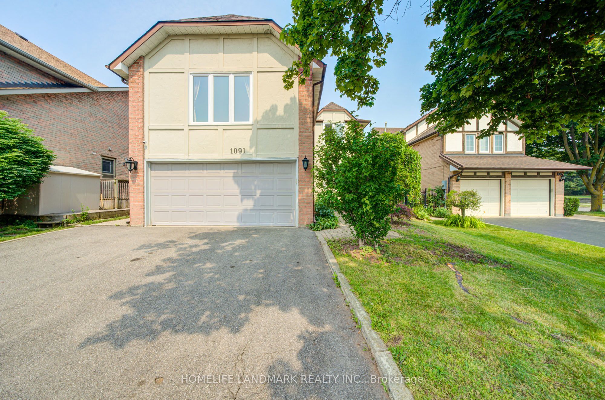 1091 Queens Avenue, Oakville, ON L6H 4K9