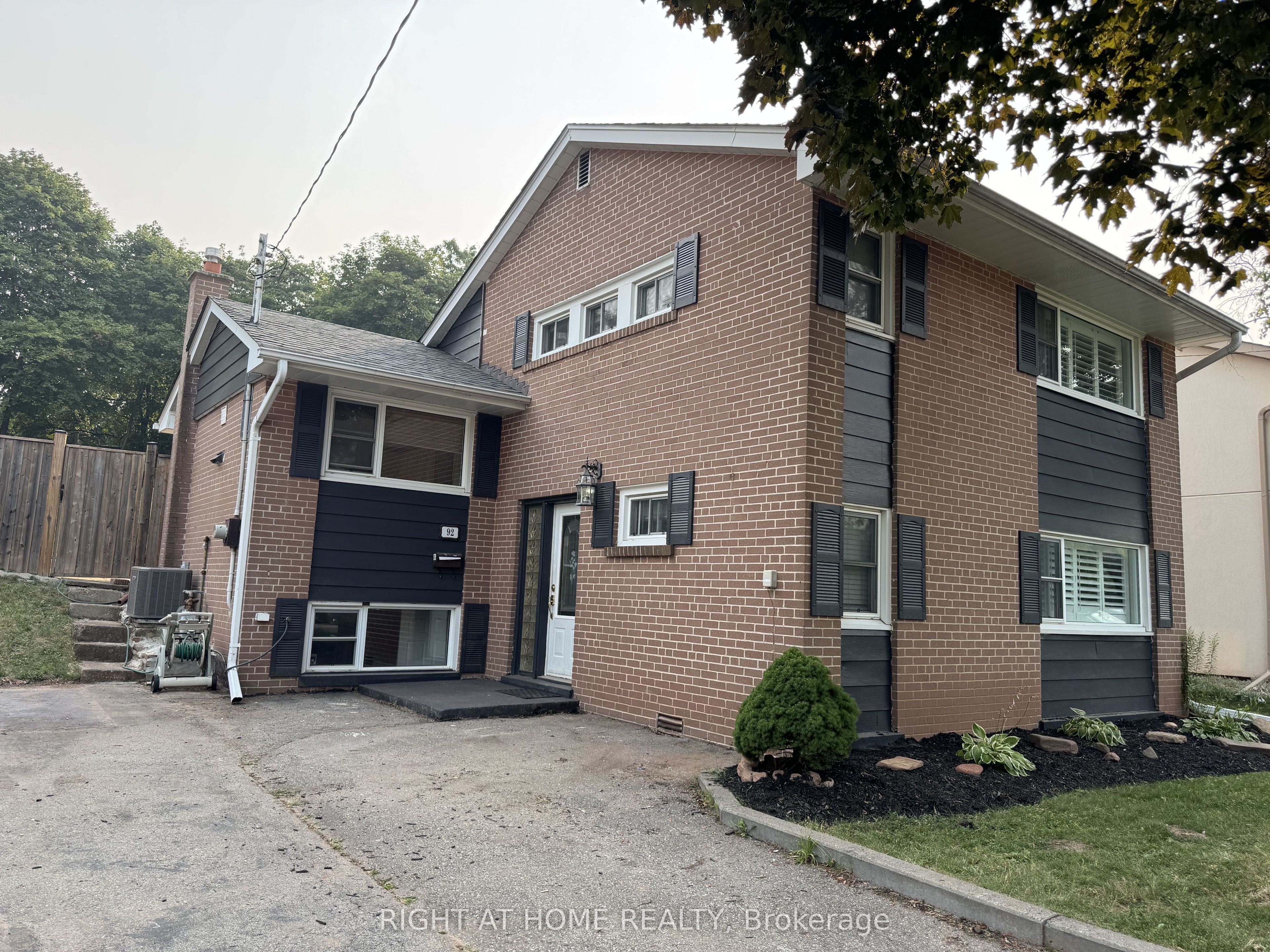 92 Vista Drive, Mississauga, ON L5M 1C5 photo 4