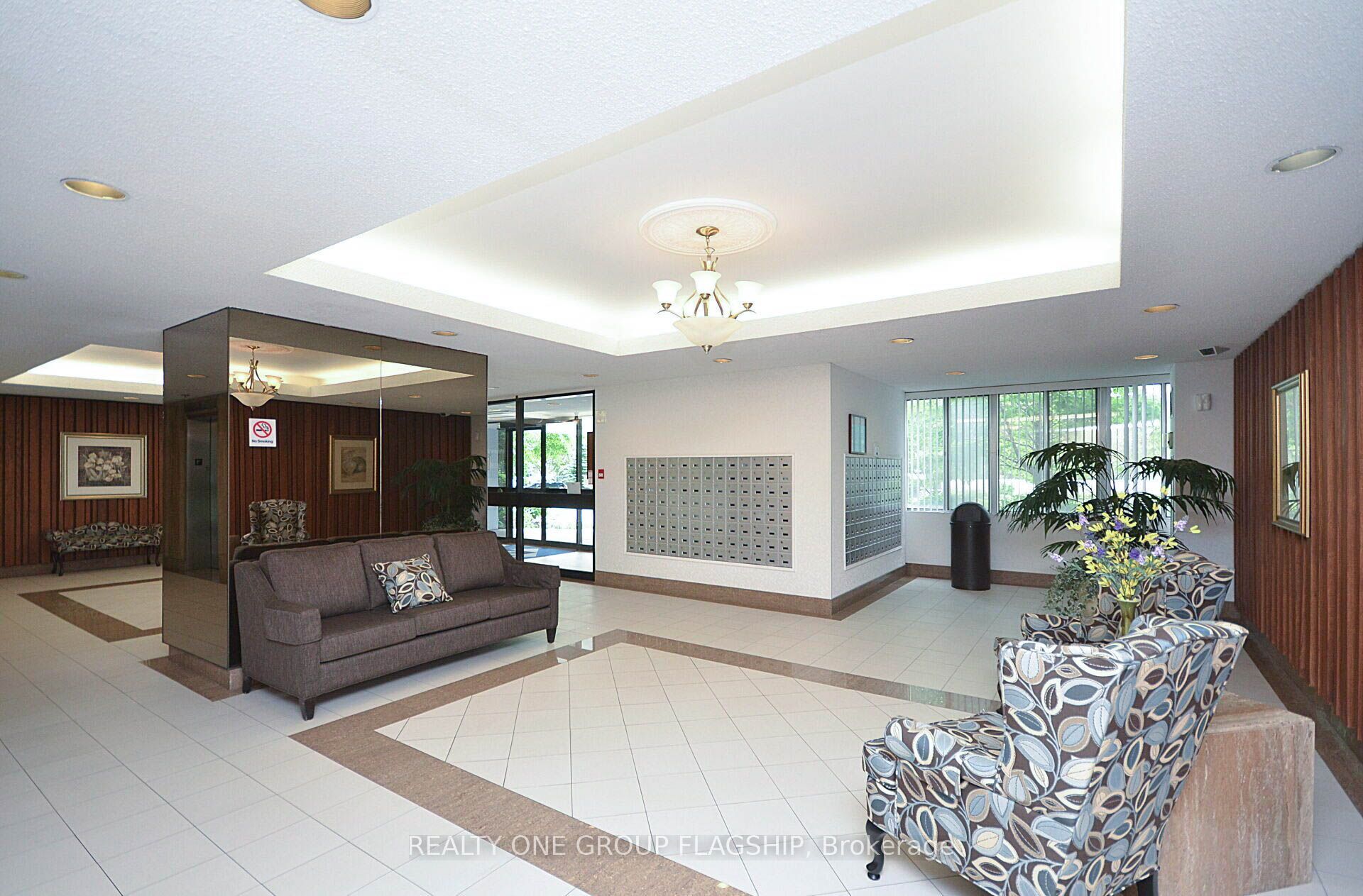 50 Elm Drive E 1209, Mississauga, ON L5A 3X2 photo 3