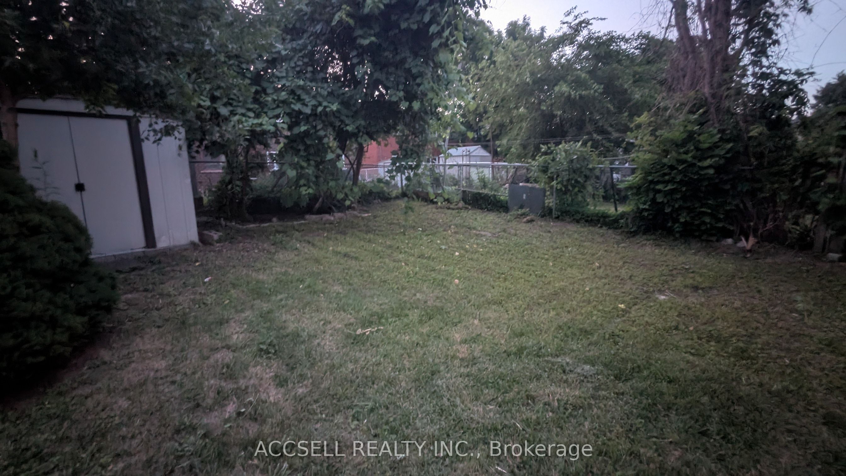 1055 Claredale Road, Mississauga, ON L5G 1T5 photo 3