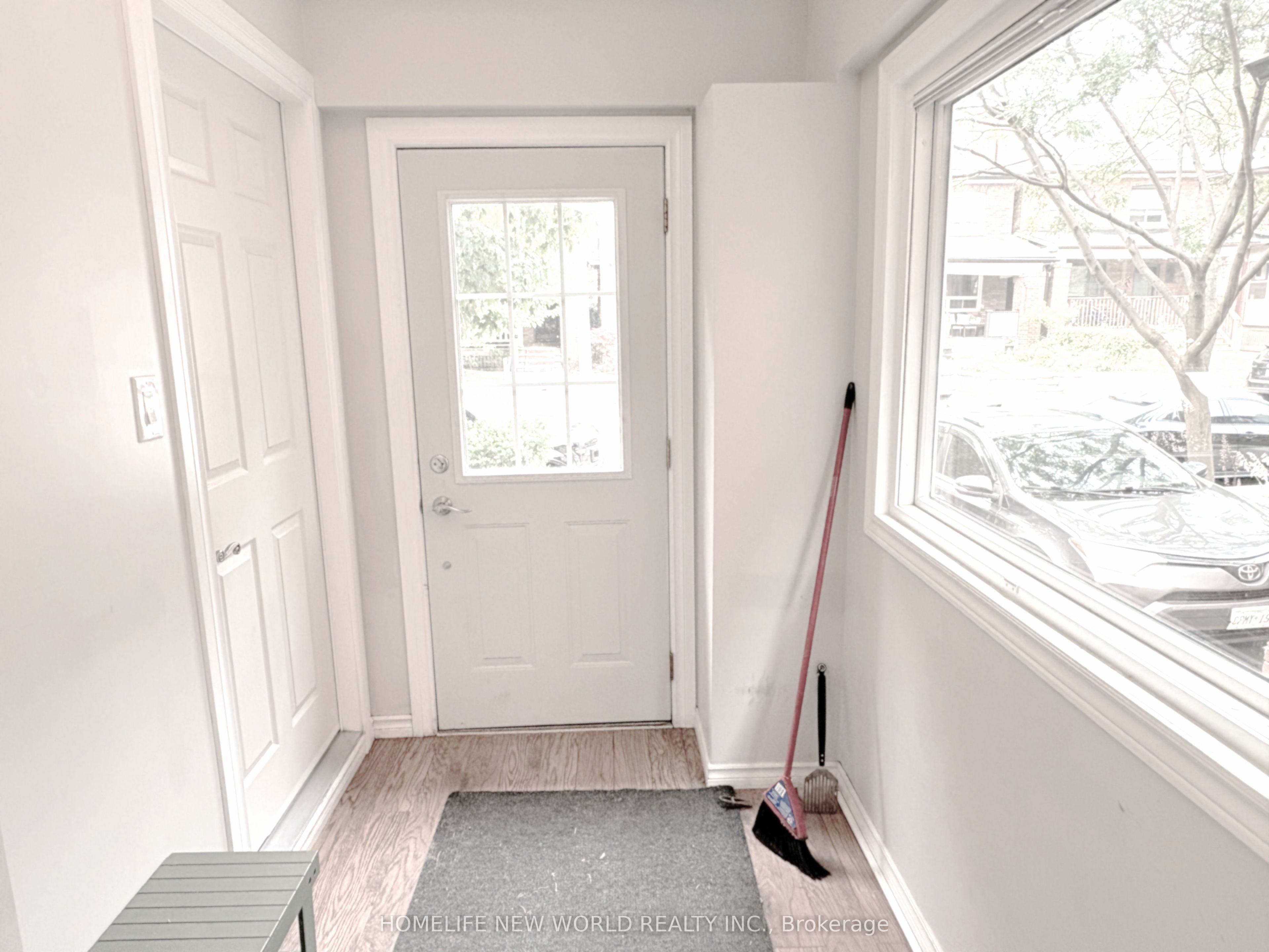 51 Parkdale Road 2nd Flr, Toronto, ON M6R 1E3 photo 2