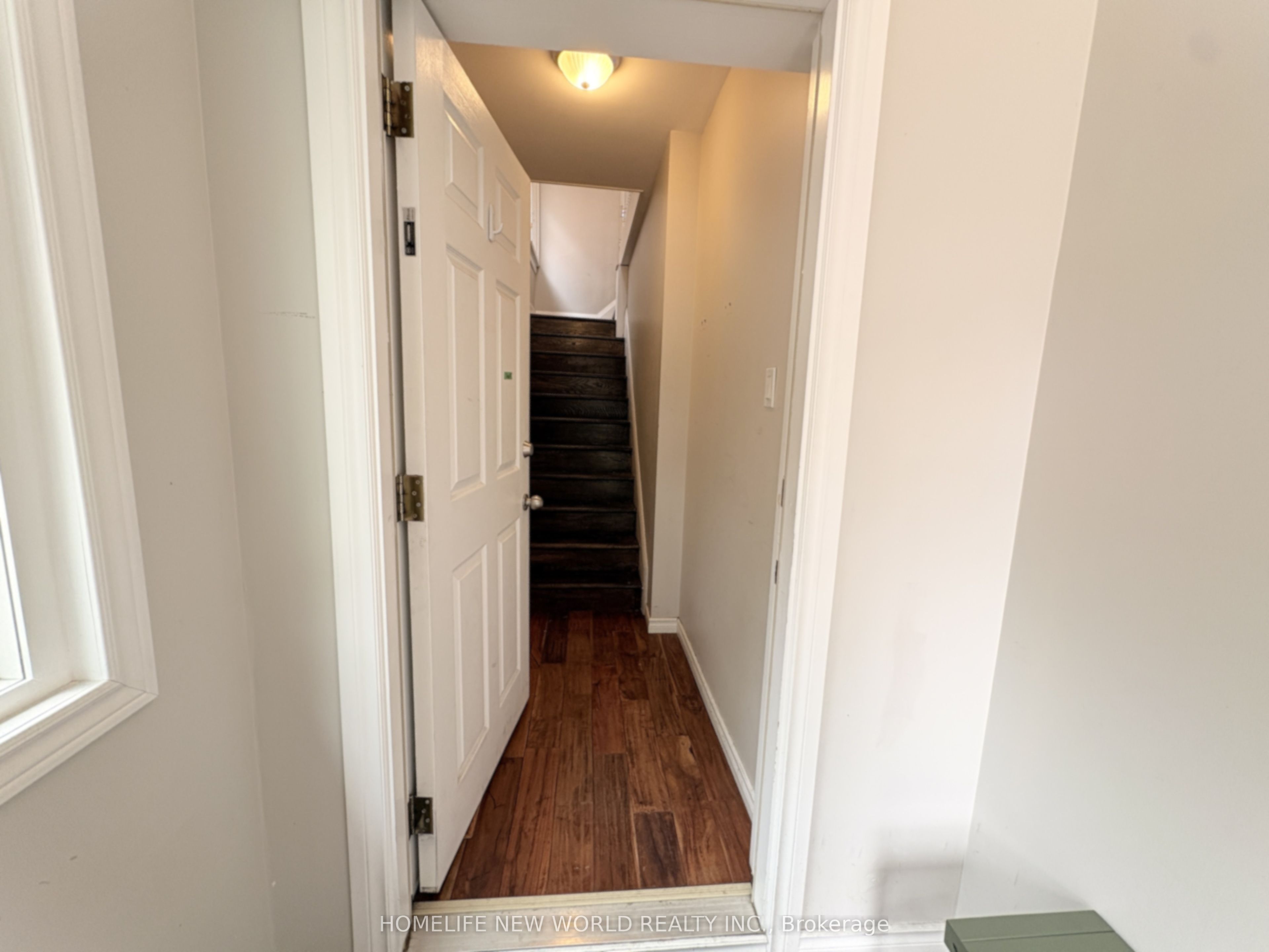 51 Parkdale Road 2nd Flr, Toronto, ON M6R 1E3 photo 3