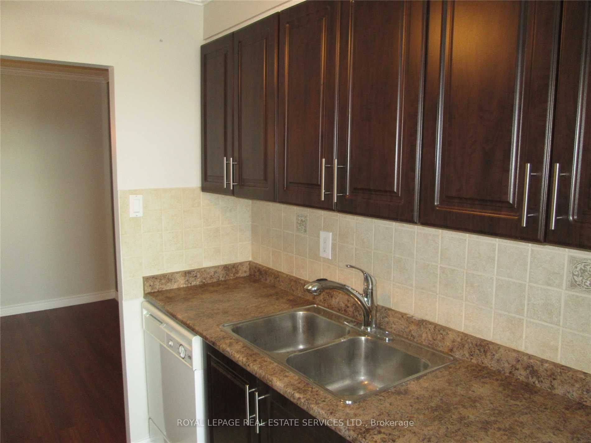 966 Inverhouse Drive 1510, Mississauga, ON L5J 4B6 photo 5
