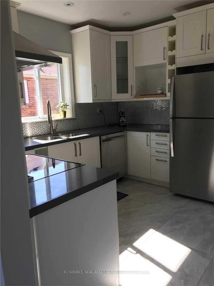 126 Silverhill Drive Main floor, Toronto, ON M9B 3W7 photo 3