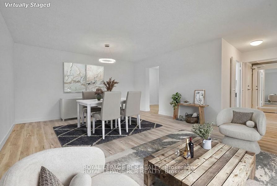 1535 Lakeshore Road E 205, Mississauga, ON L5E 3E2 photo 2