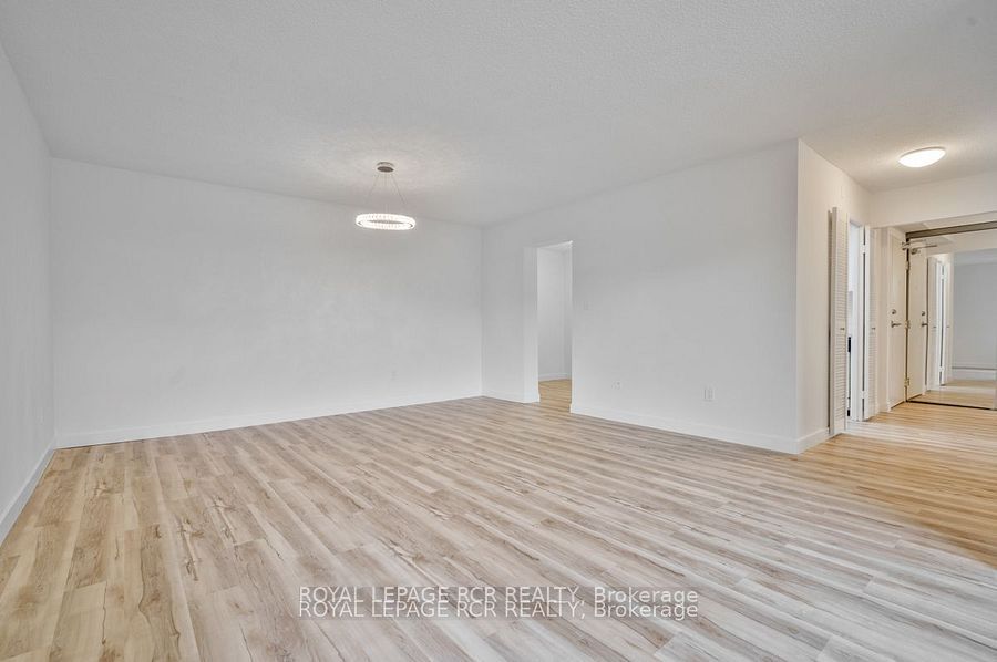 1535 Lakeshore Road E 205, Mississauga, ON L5E 3E2 photo 3