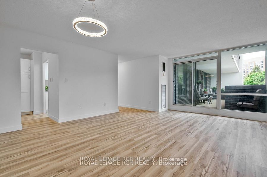 1535 Lakeshore Road E 205, Mississauga, ON L5E 3E2 photo 5