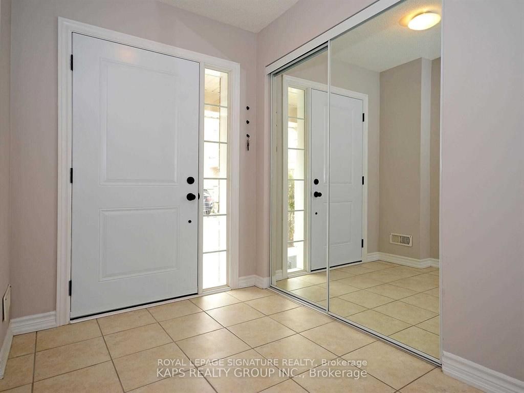 165 Hampshire Way 64, Milton, ON L9T 8M7 photo 2