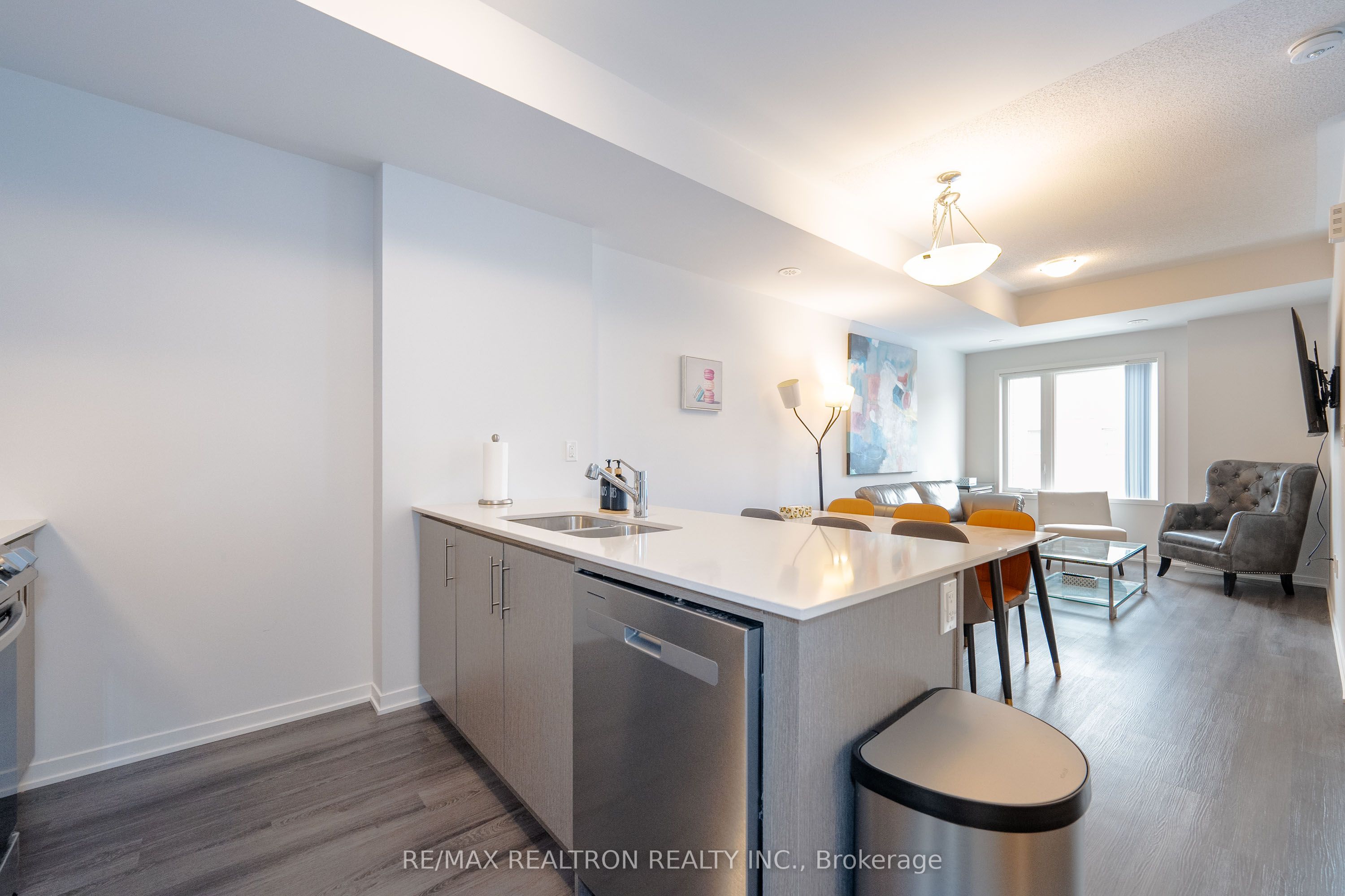 10 Lloyd Janes Lane 187, Toronto, ON M8V 0J5 photo 3