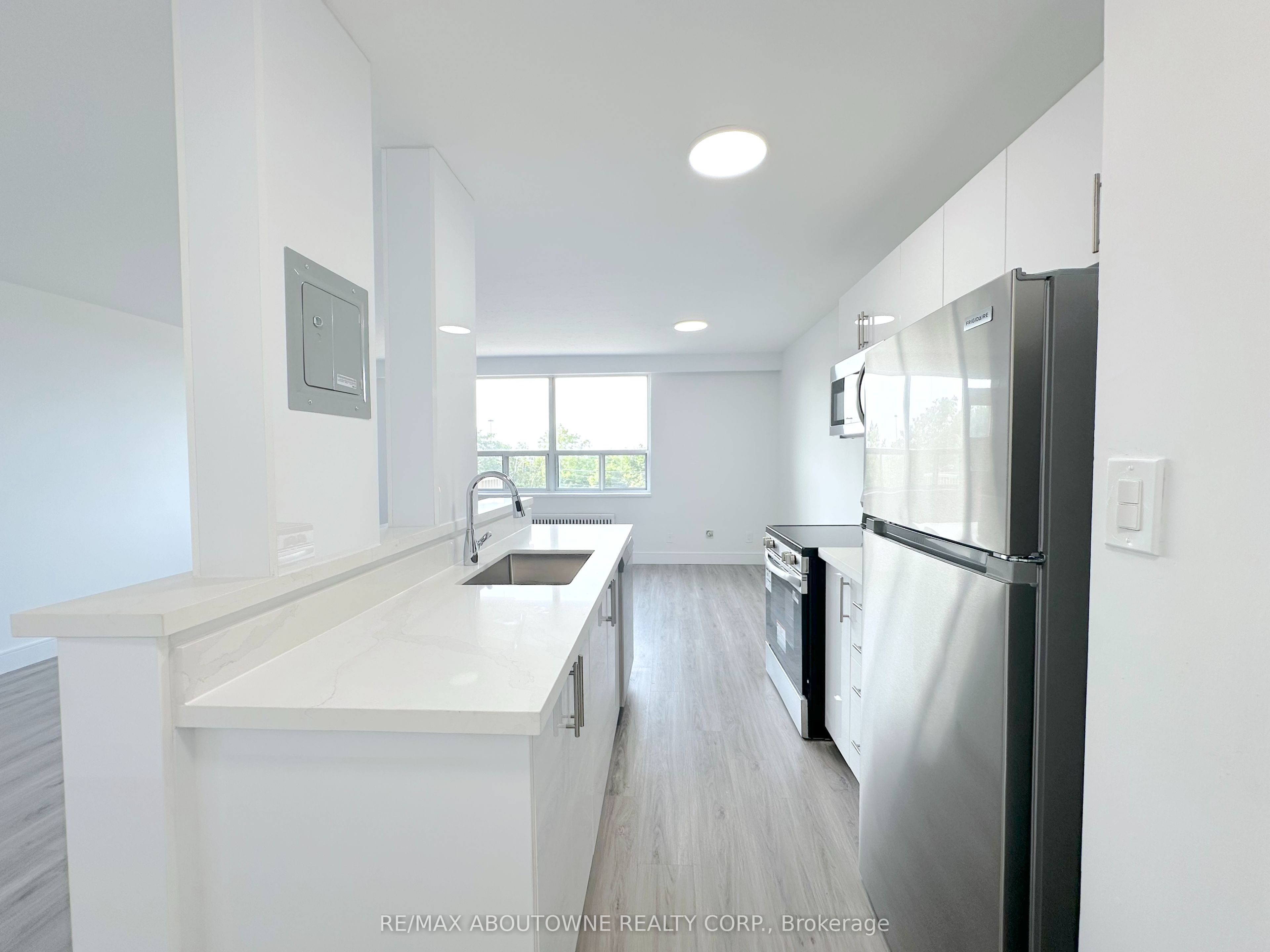 79 Jameson Avenue 301, Toronto, ON M6K 2V3