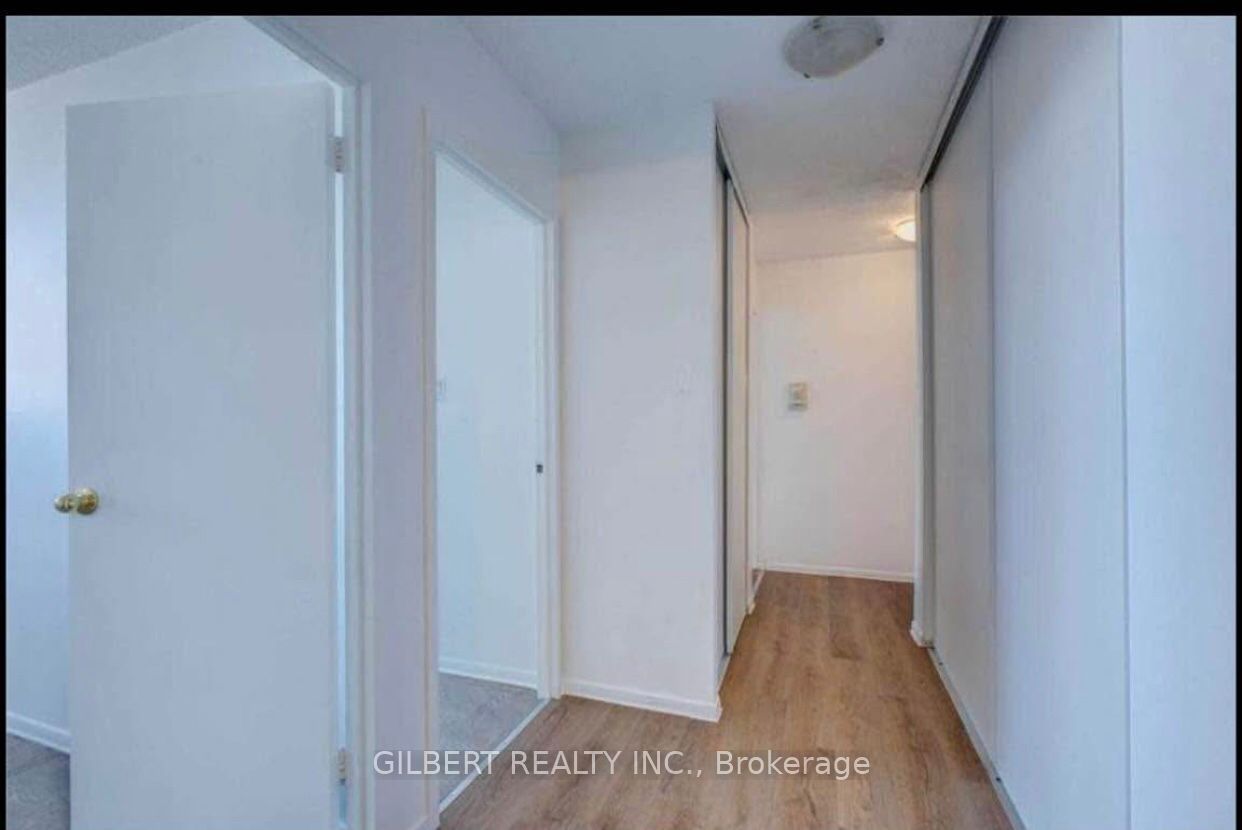 940 Caledonia Road 909, Toronto, ON M6B 3Y4 photo 2
