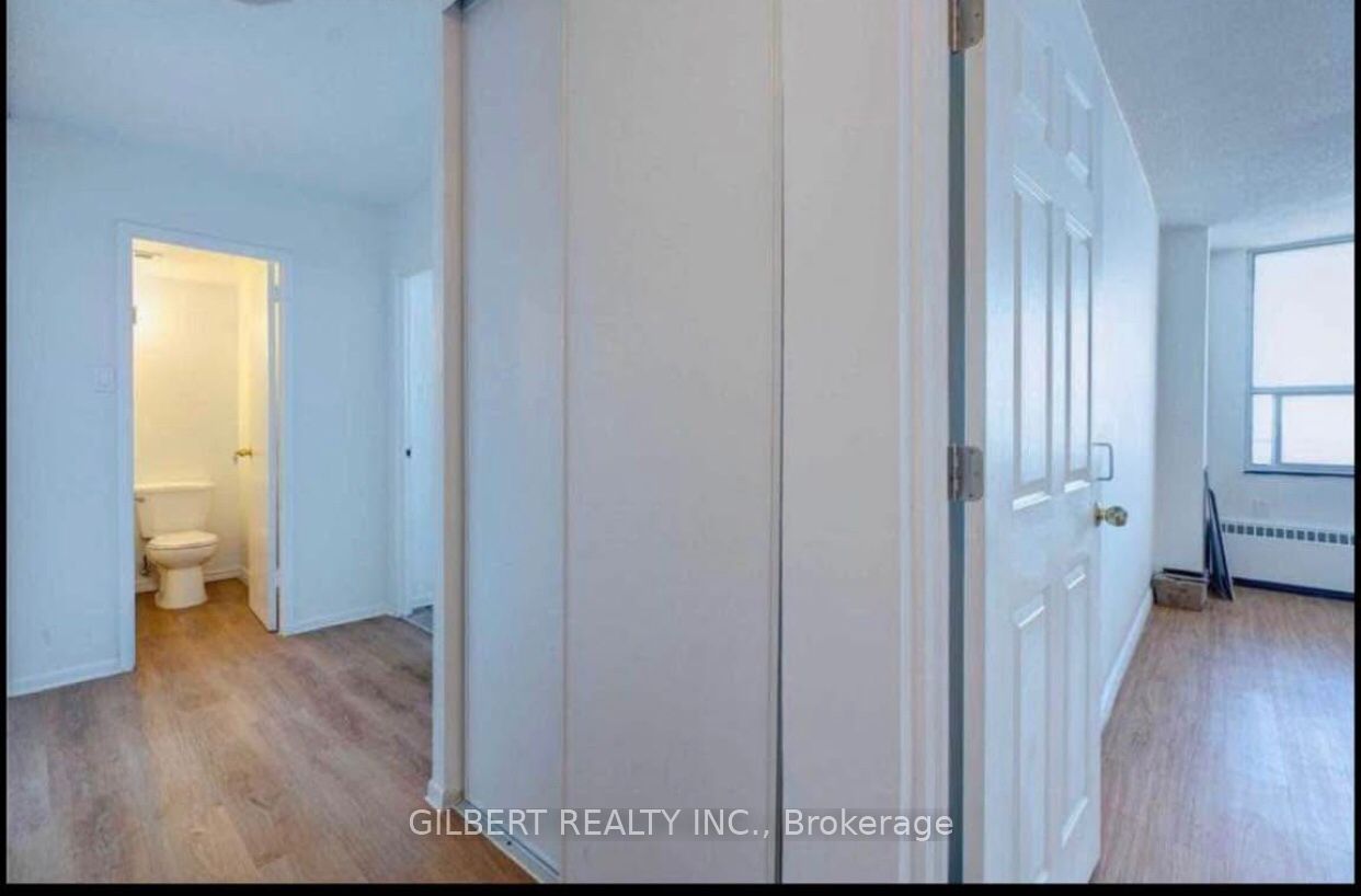 940 Caledonia Road 909, Toronto, ON M6B 3Y4 photo 4