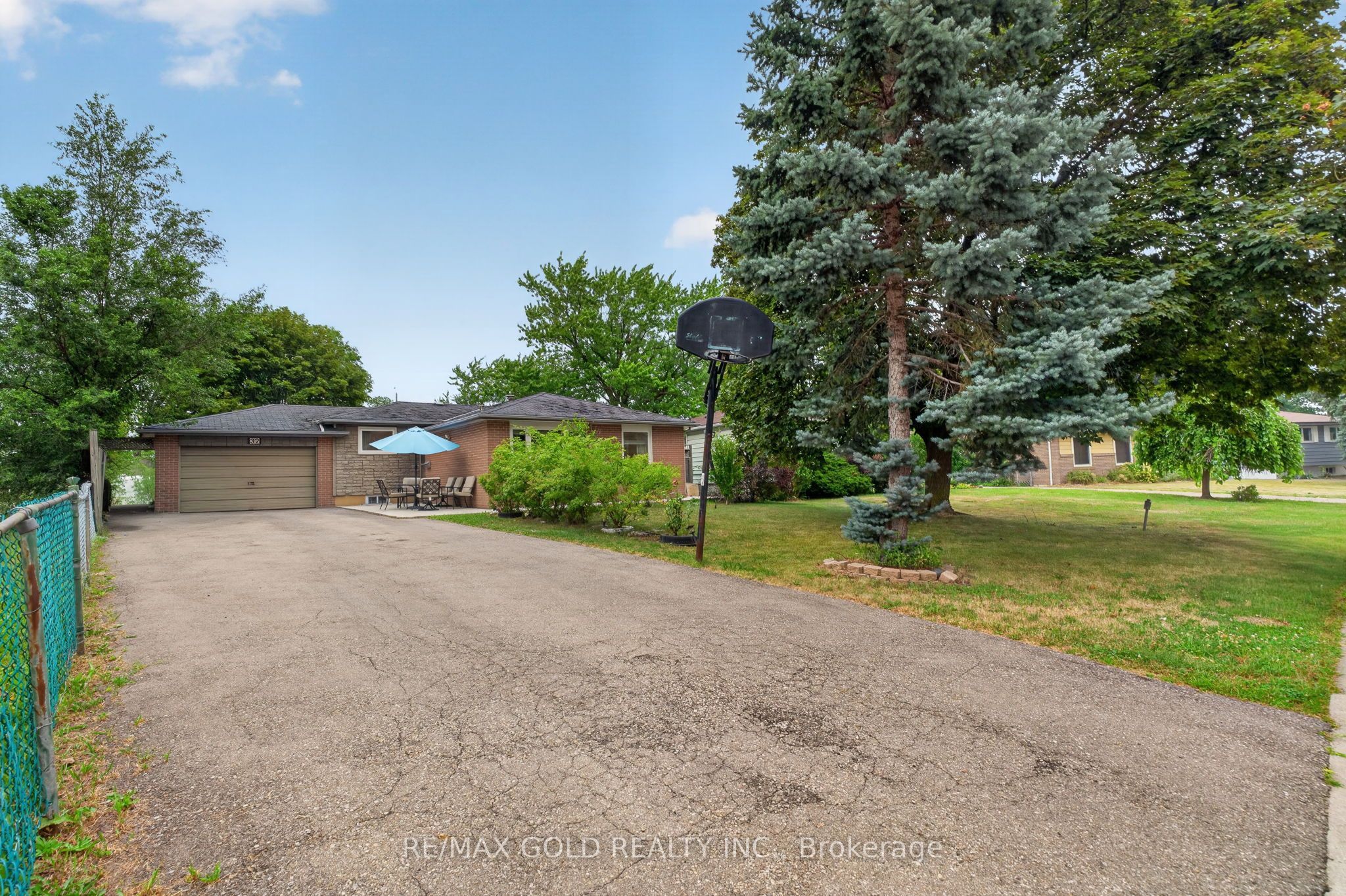 32 Dunblaine Crescent, Brampton, ON L6T 3H2 photo 2