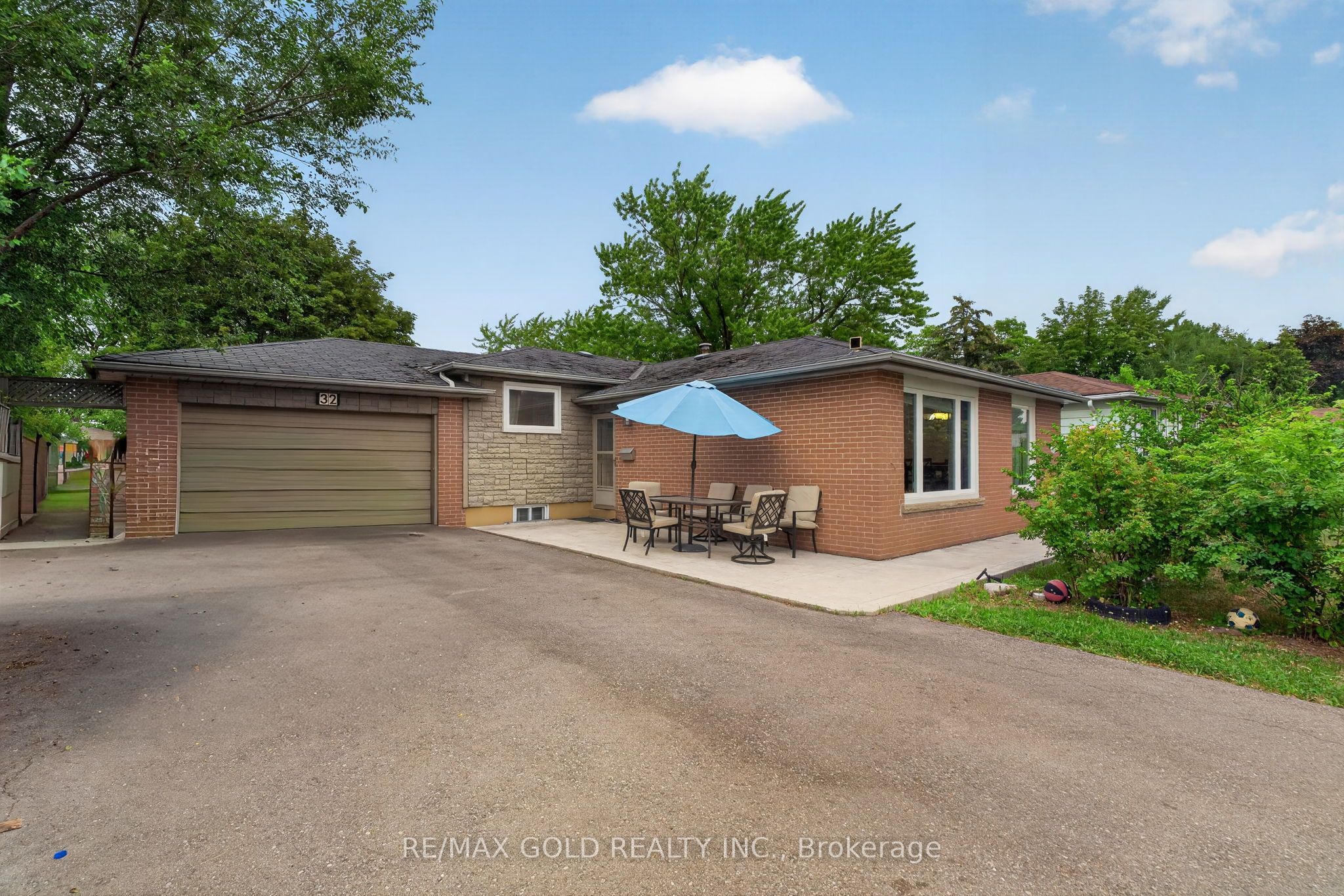 32 Dunblaine Crescent, Brampton, ON L6T 3H2 photo 4