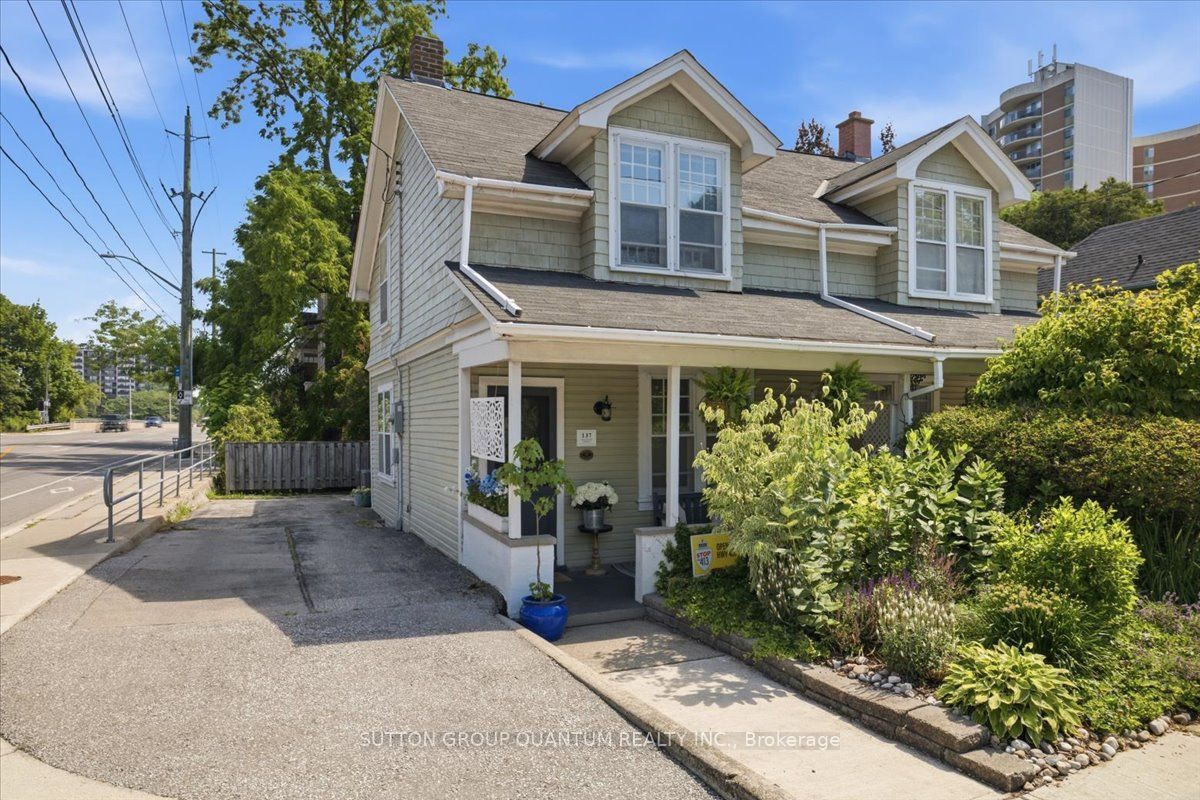 137 Chisholm Street, Oakville, ON L6K 3J1 photo 2