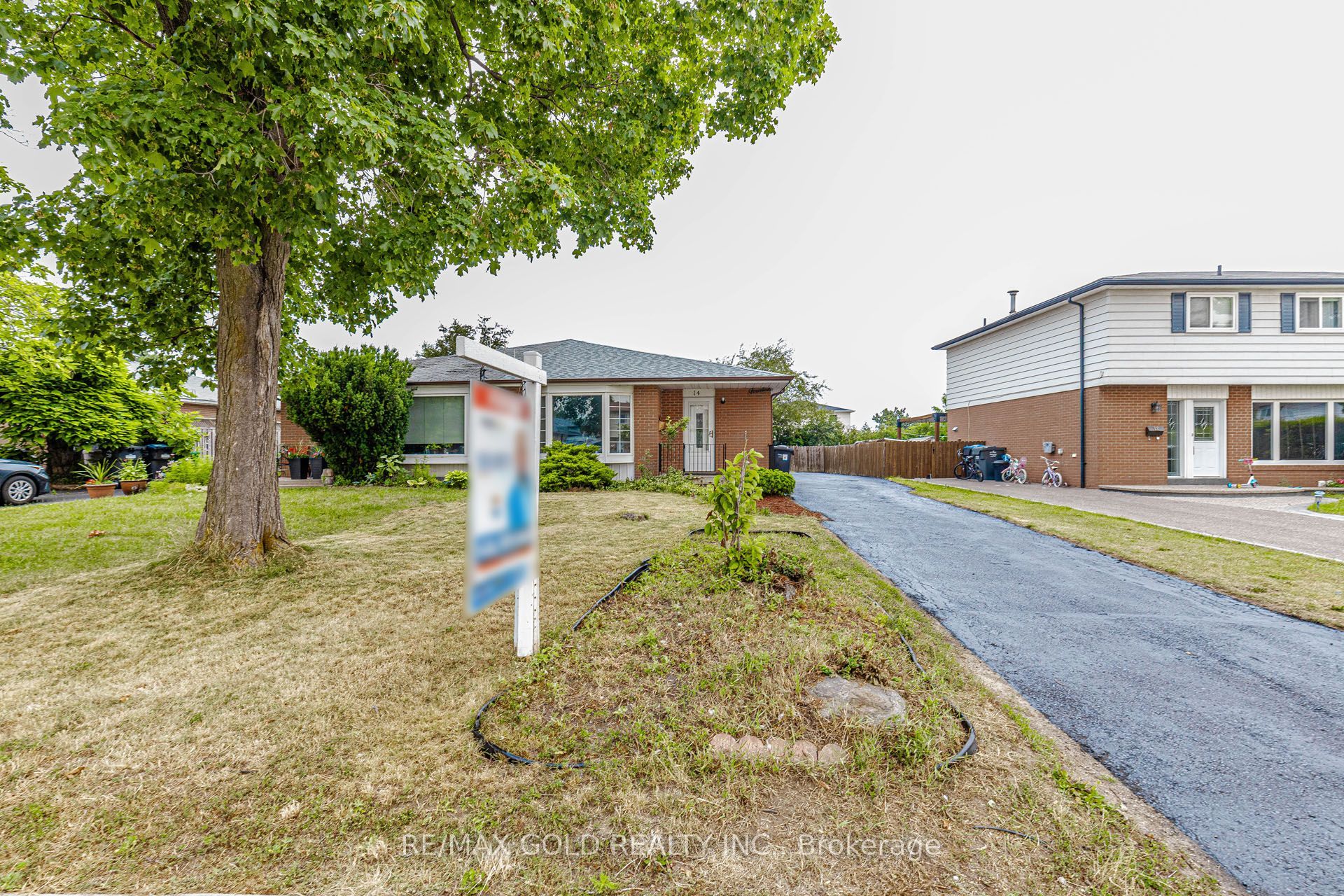14 FLAMINGO Crescent, Brampton, ON L6T 2G5