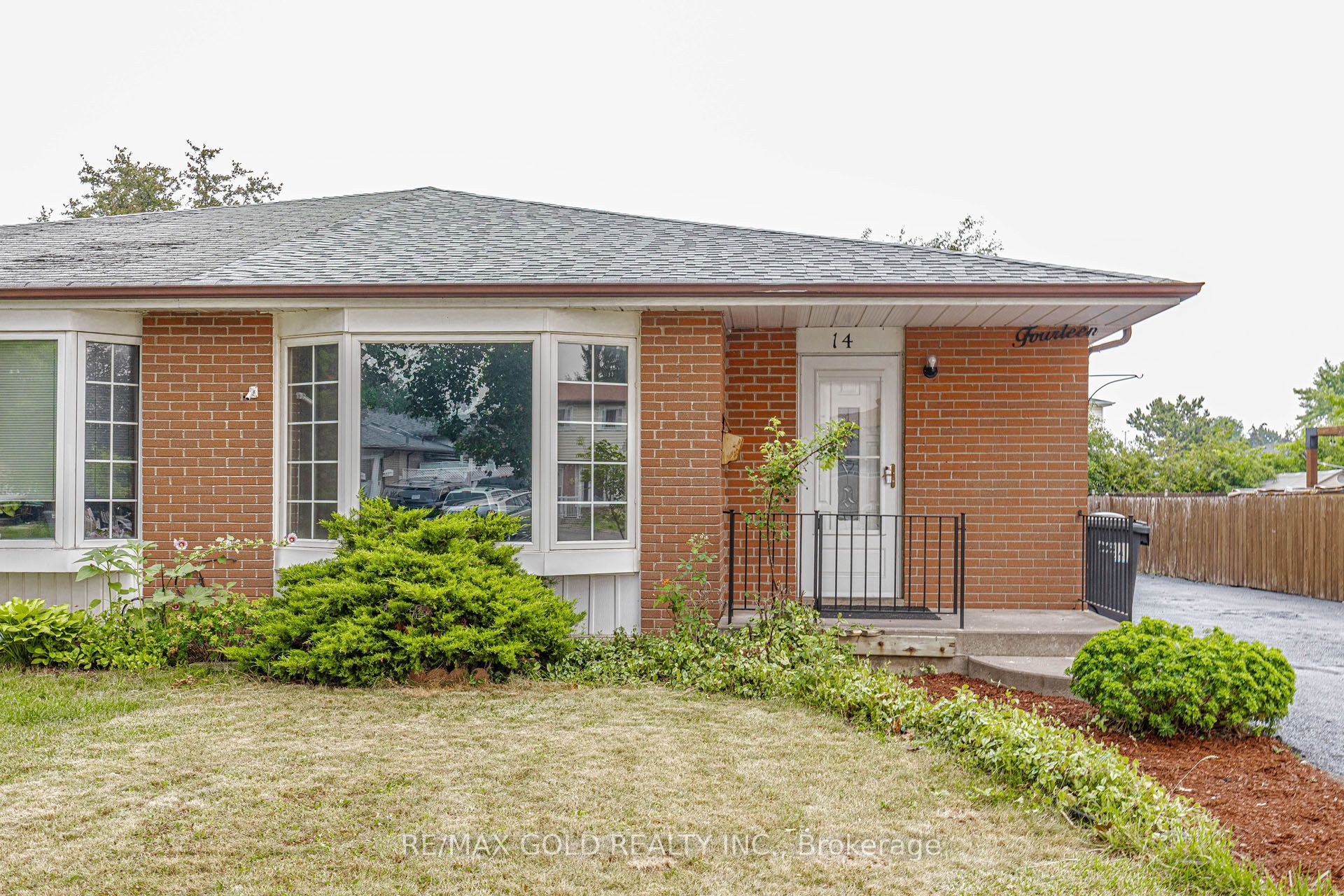 14 FLAMINGO Crescent, Brampton, ON L6T 2G5 photo 3