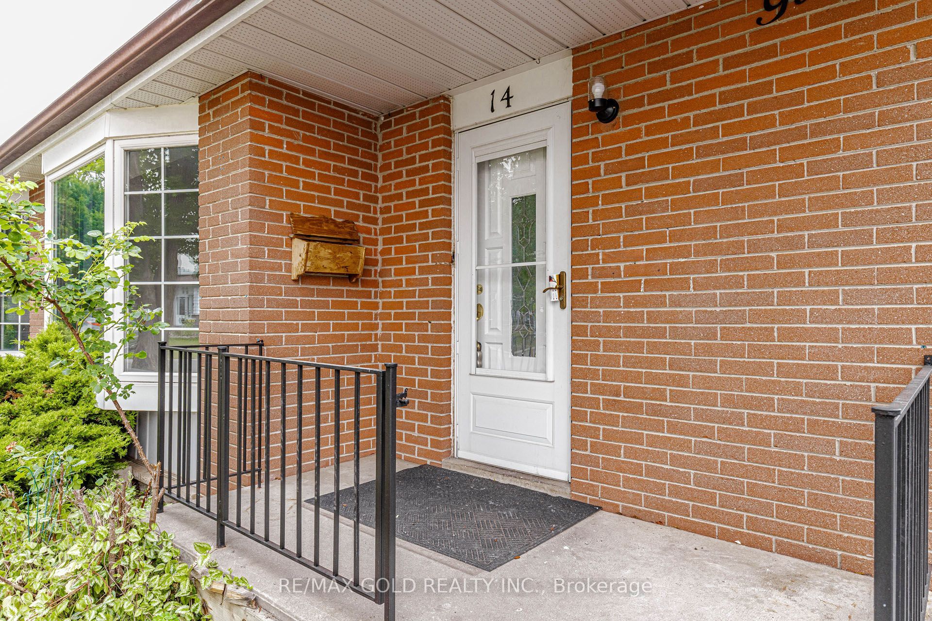 14 FLAMINGO Crescent, Brampton, ON L6T 2G5 photo 4