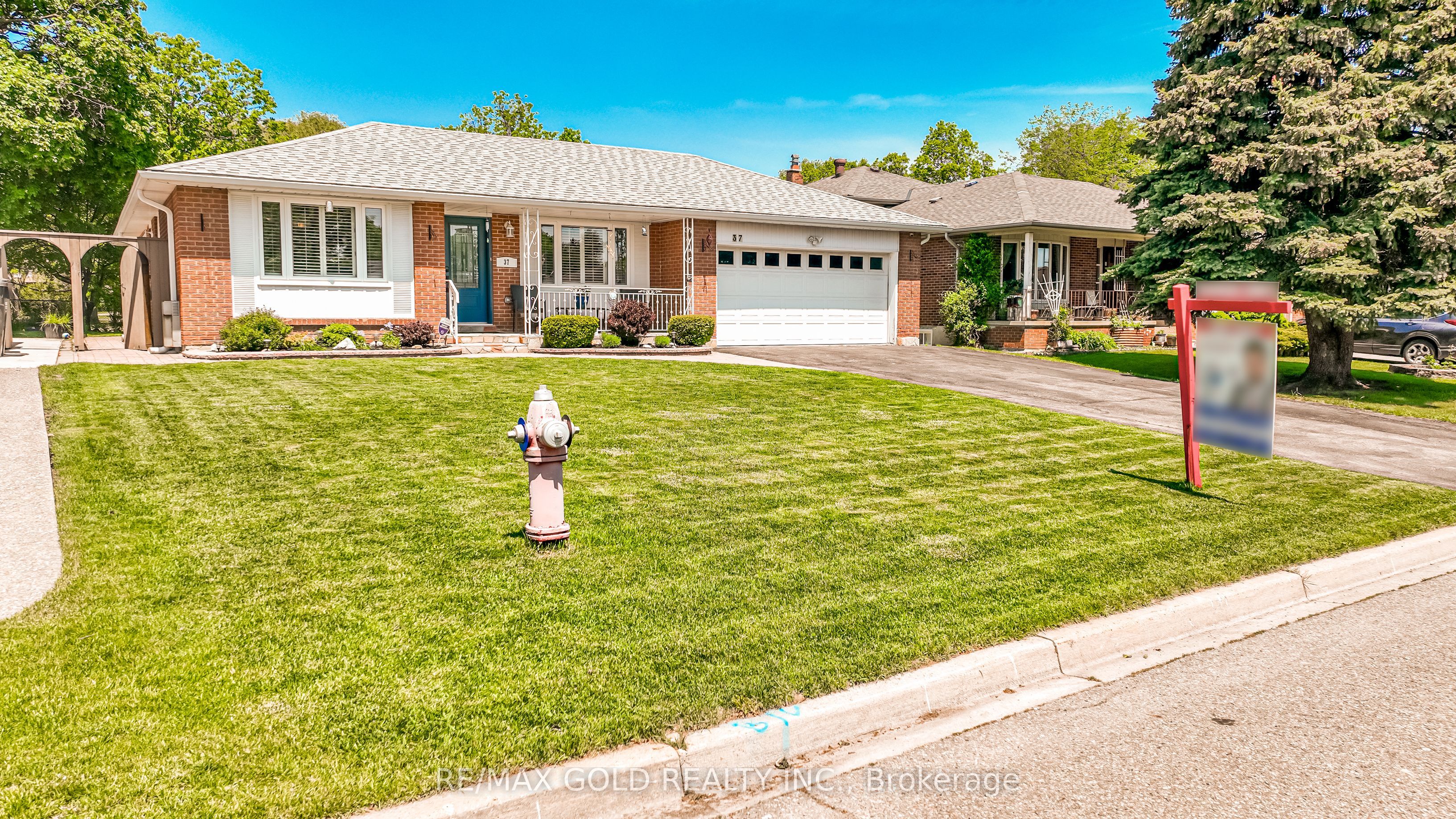 37 Devonshire Drive, Brampton, ON L6T 3G5 photo 2