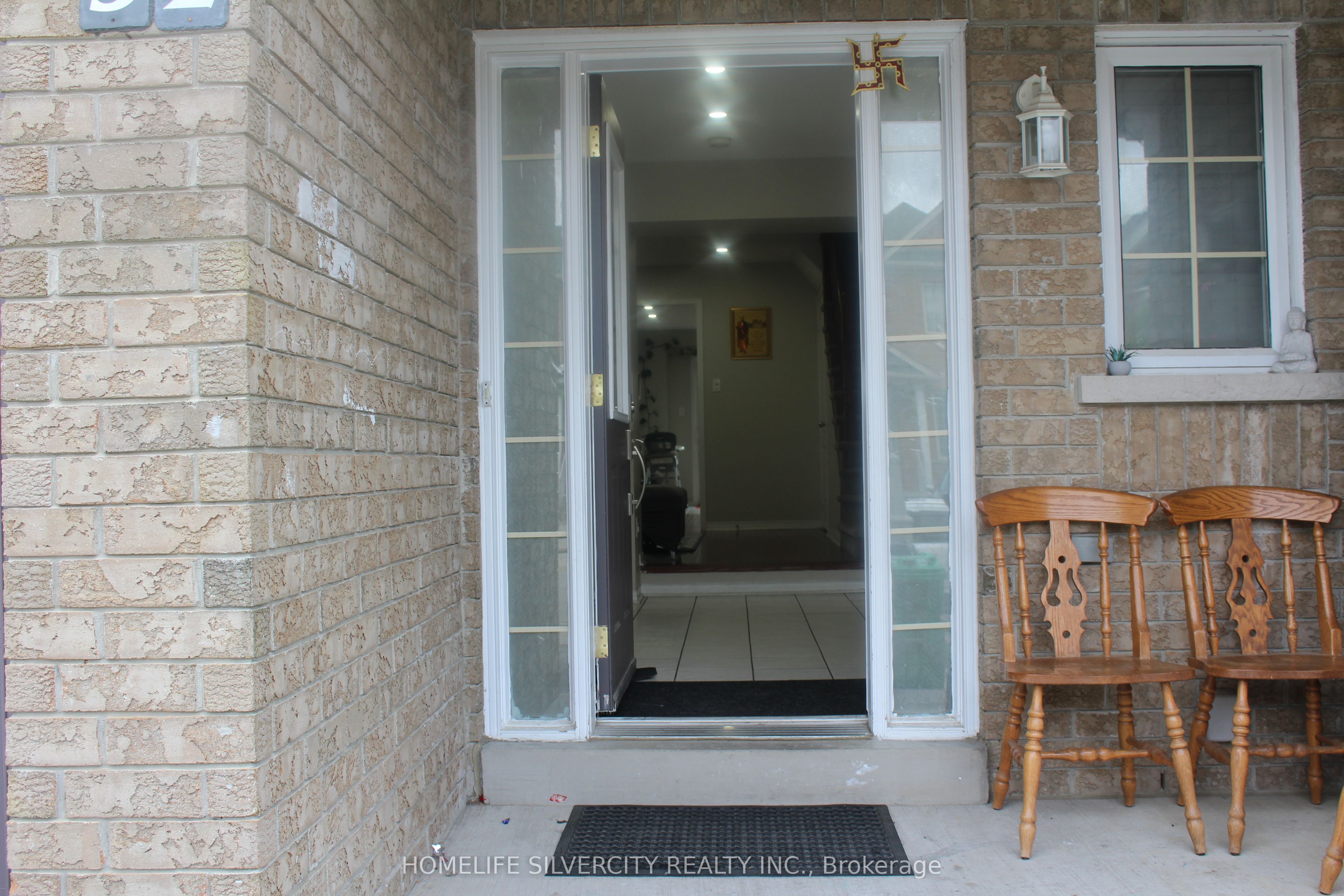 92 Tomabrook Crescent, Brampton, ON L6R 0V4 photo 5