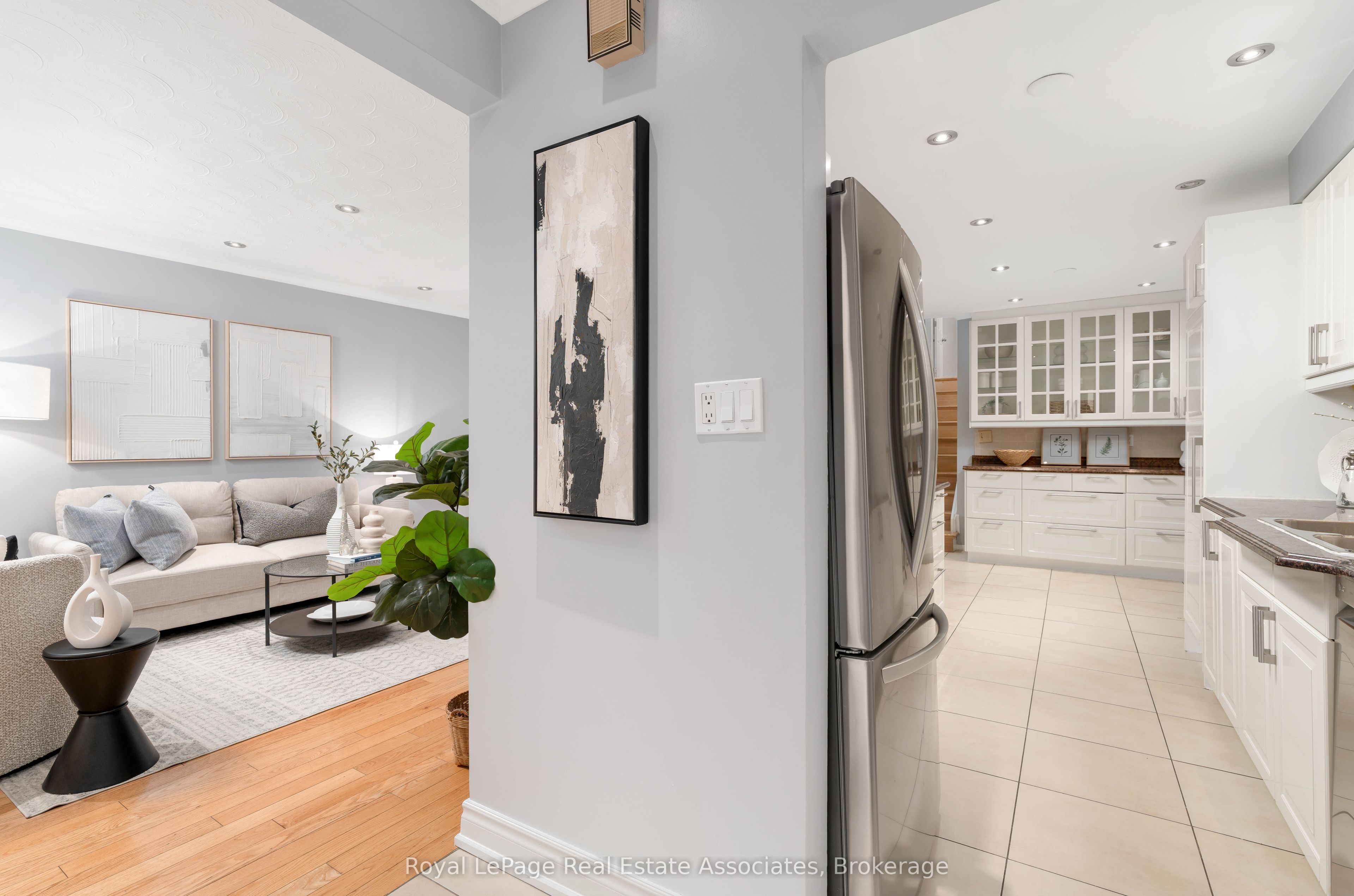 12 Anchor Drive, Toronto, ON M3L 2A6 photo 2