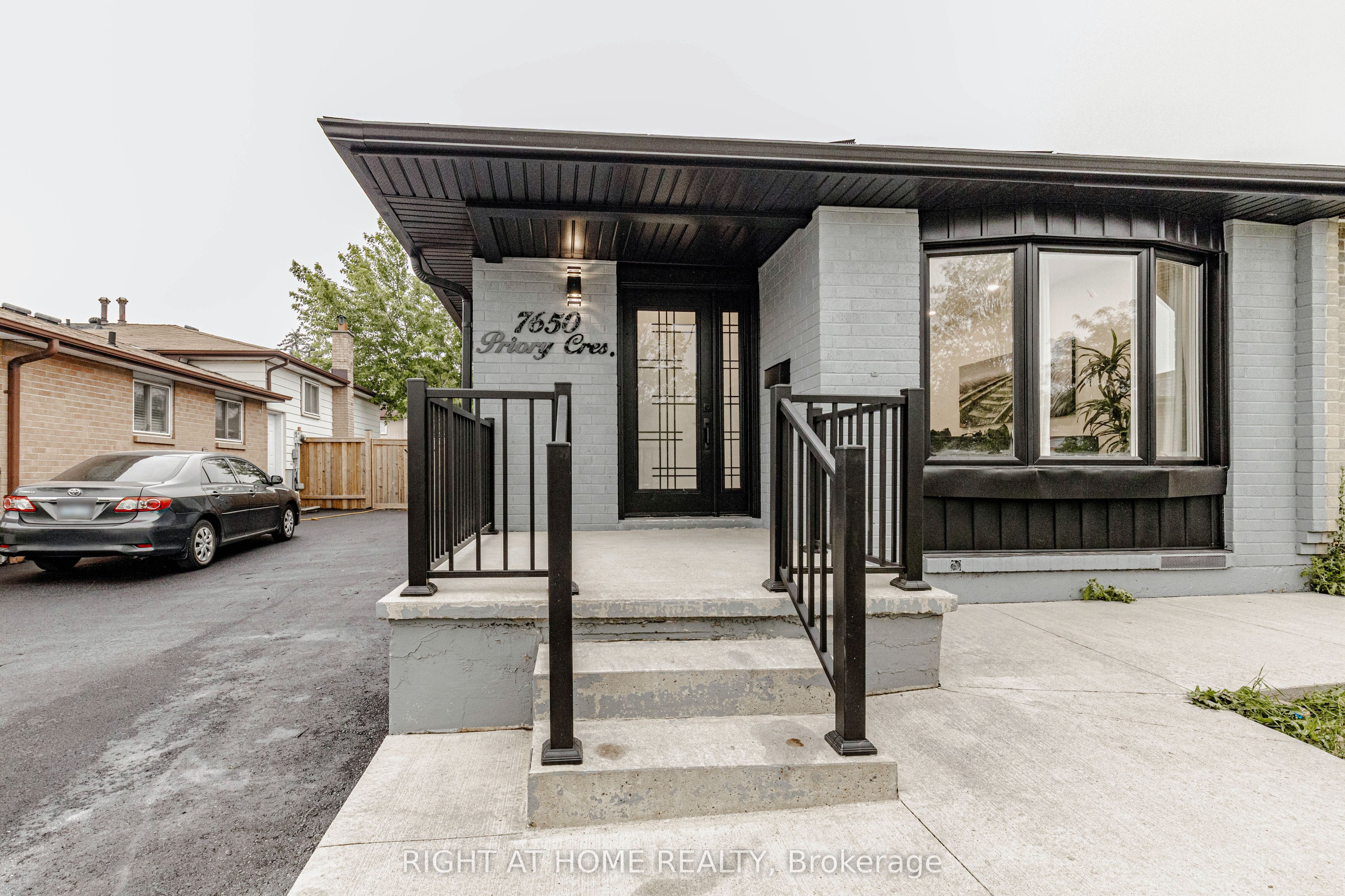 7650 Priory Crescent, Mississauga, ON L4T 3H5