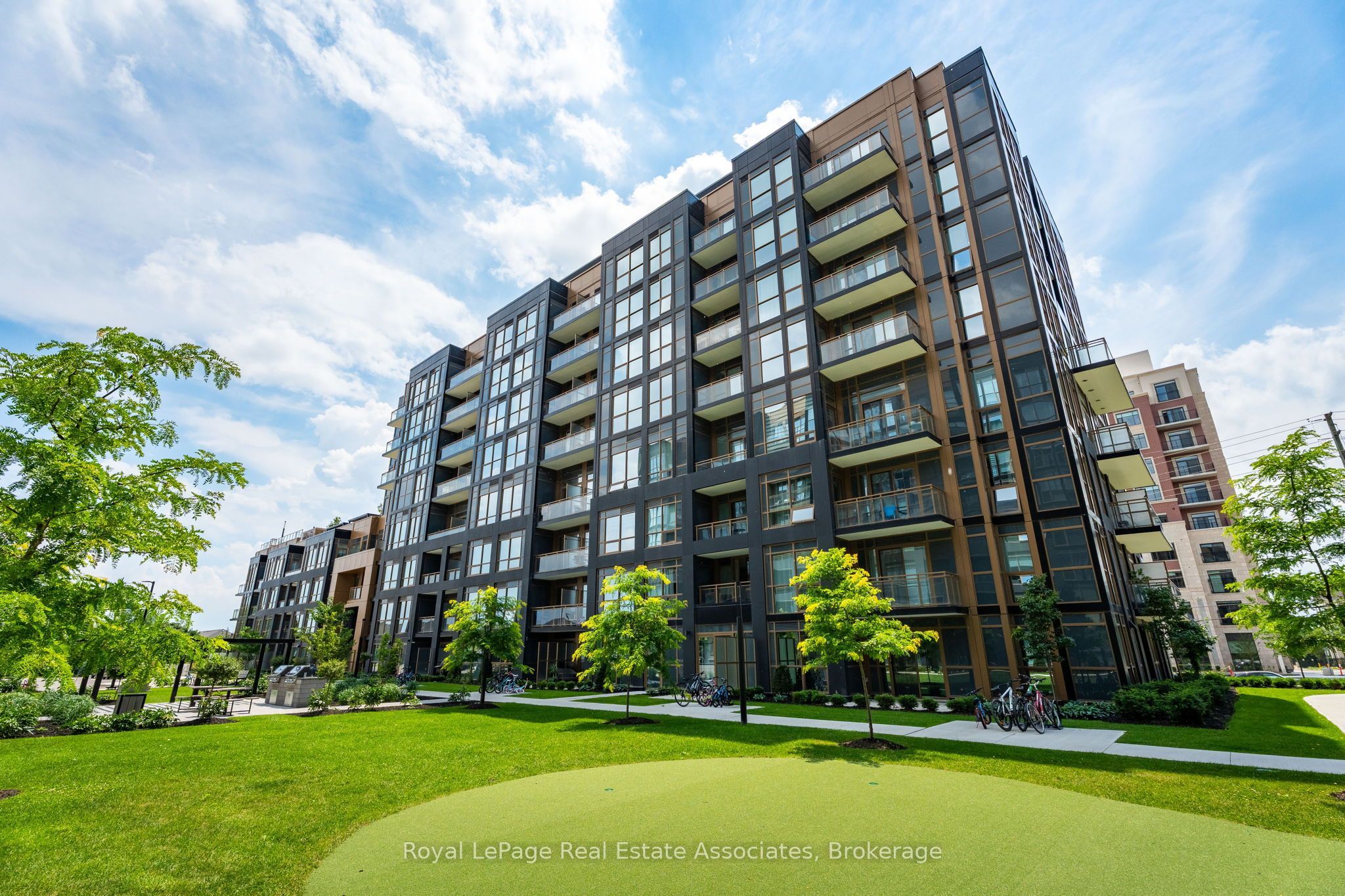 2333 Khalsa Gate 702, Oakville, ON L6M 0X7 photo 2