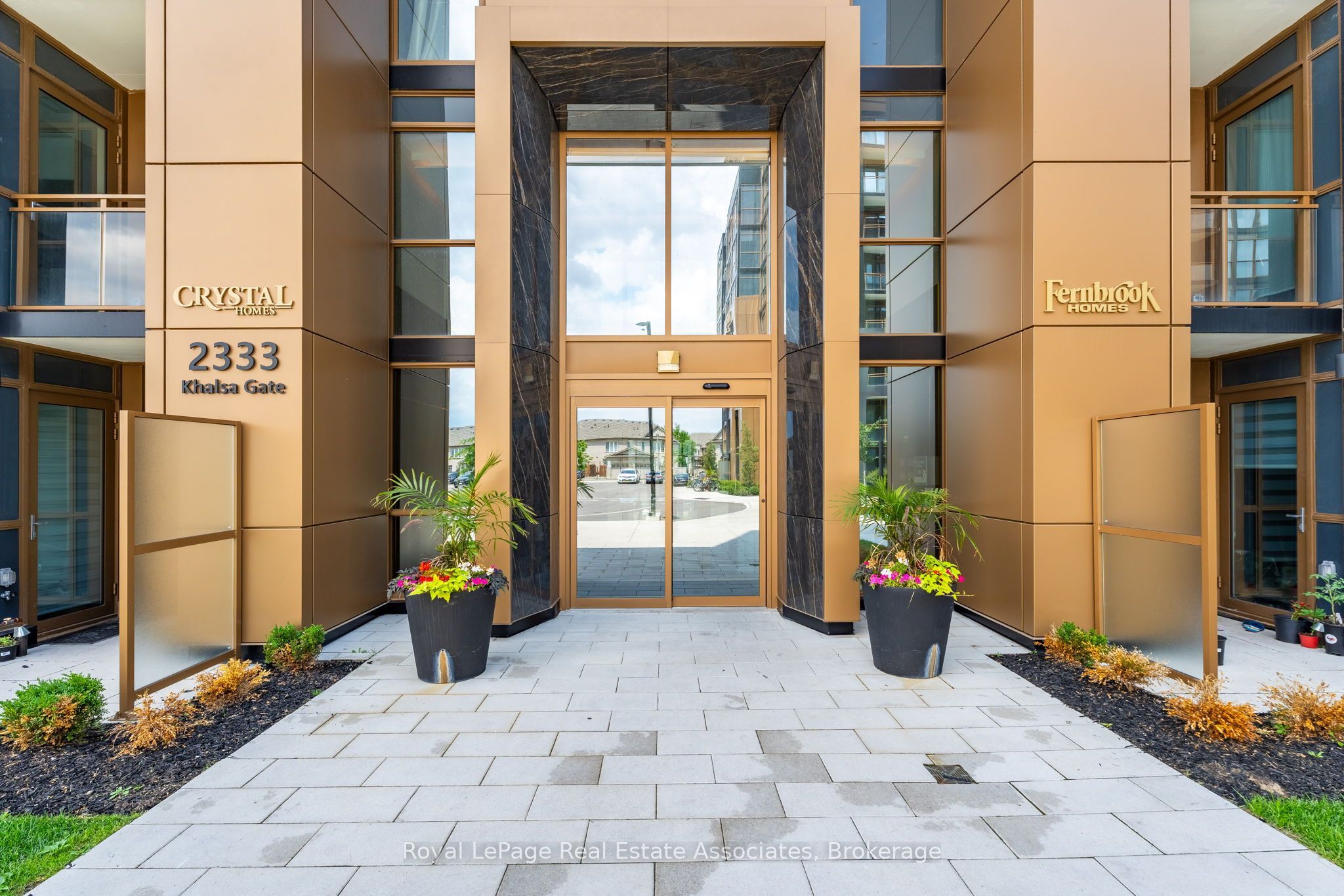 2333 Khalsa Gate 702, Oakville, ON L6M 0X7 photo 3