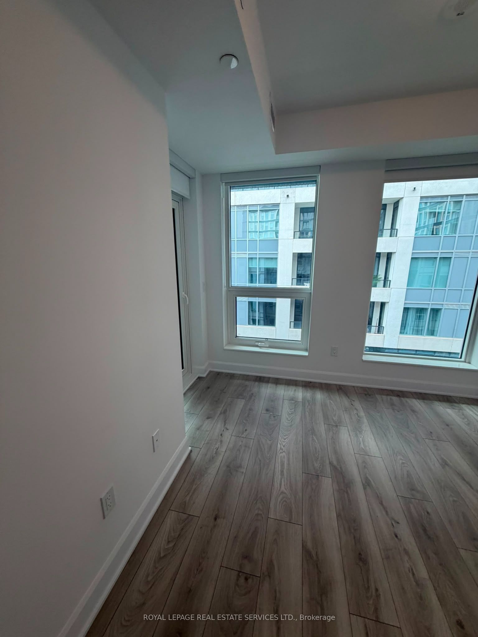 3240 William Coltson Avenue 411, Oakville, ON L6H 8C8 photo 4