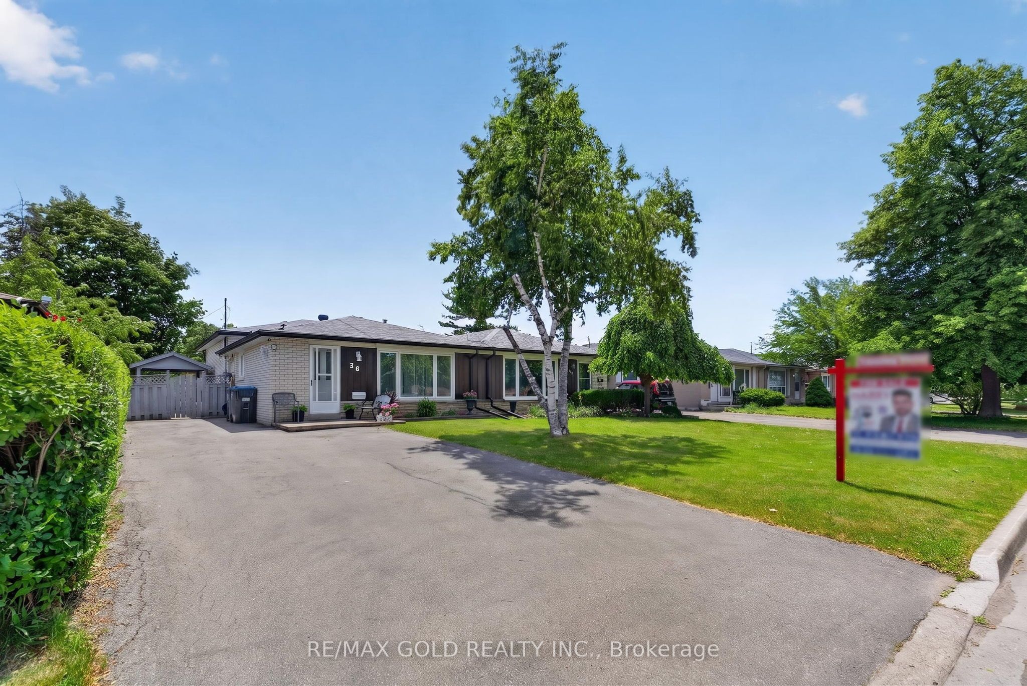 36 Belmont Drive, Brampton, ON L6T 2K3 photo 2