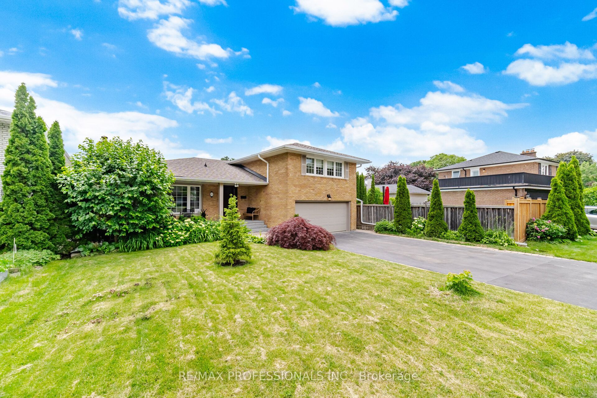 12 Thicket Road, Toronto, ON M9C 2T3 photo 3