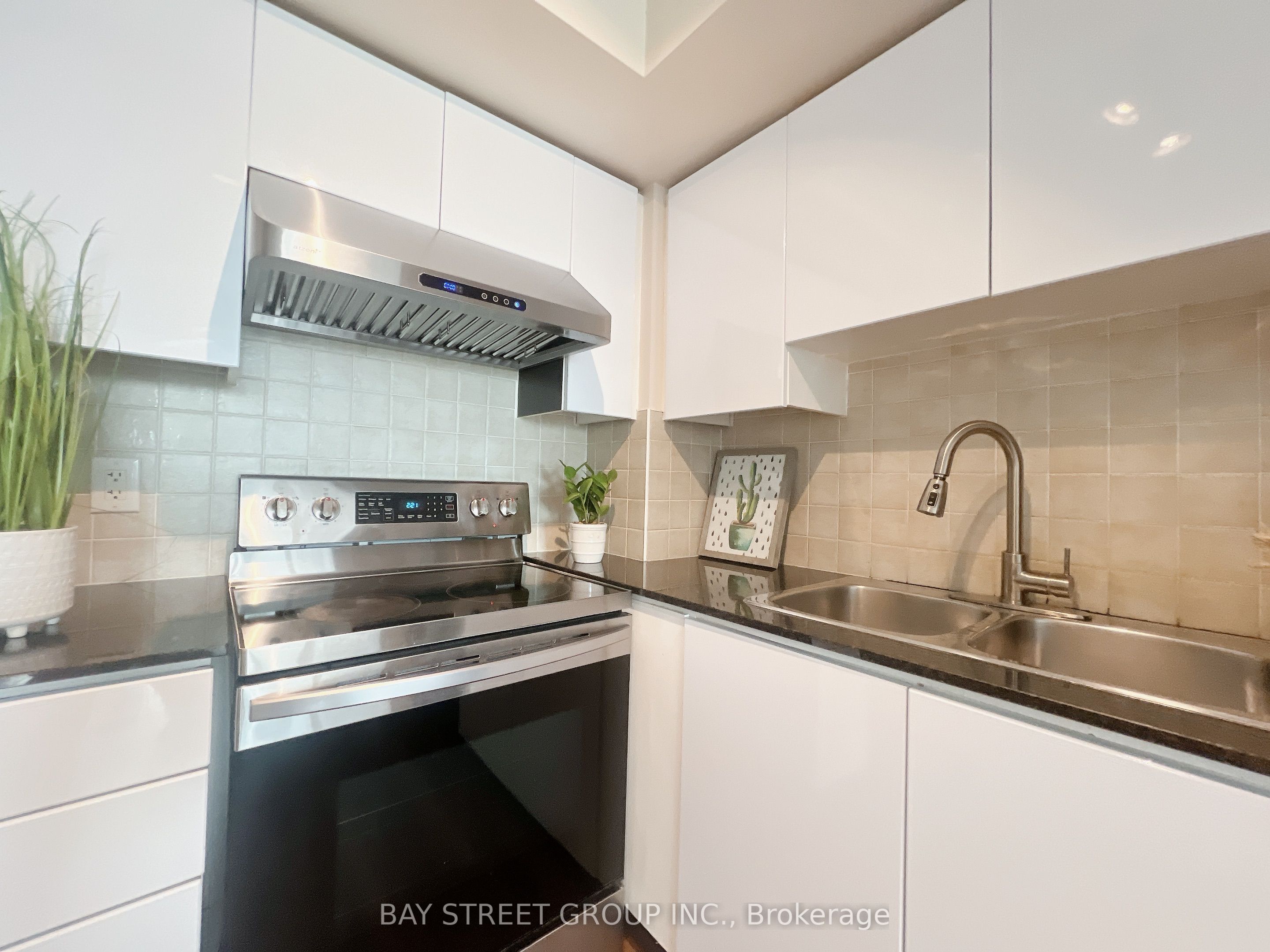 25 Viking Lane 956, Toronto, ON M9B 0A1