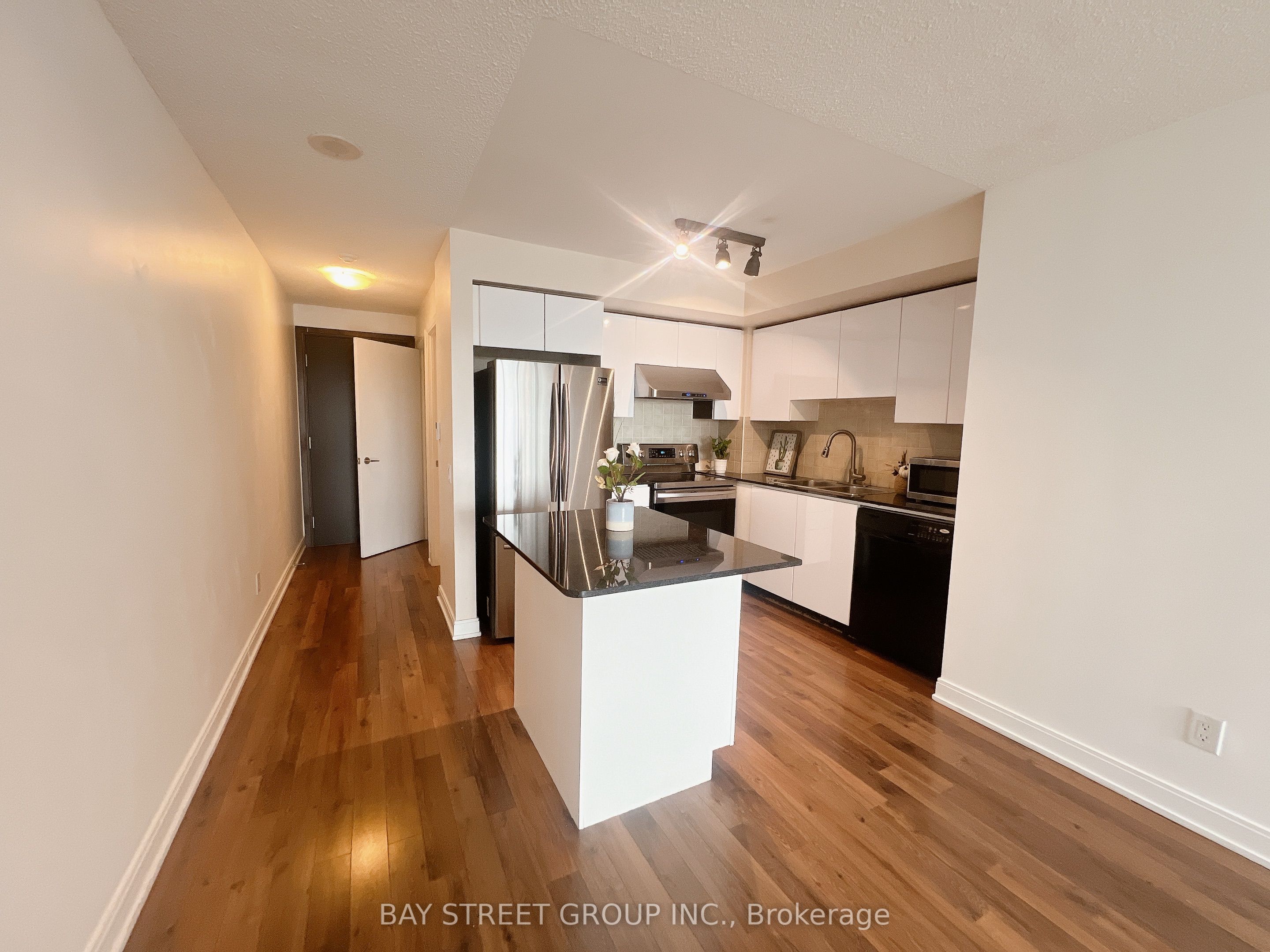 25 Viking Lane 956, Toronto, ON M9B 0A1 photo 3