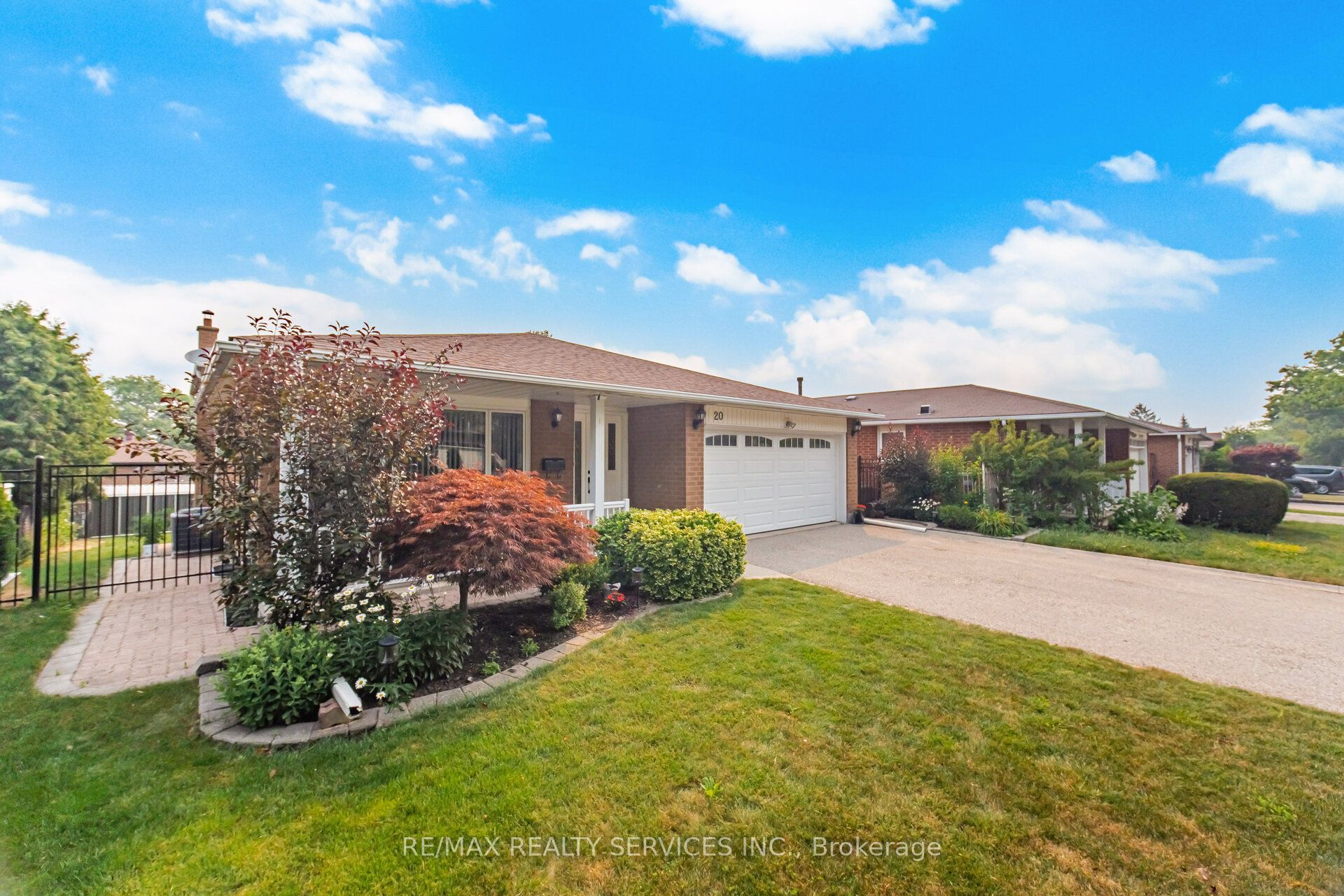 20 Malcolm Crescent, Brampton, ON L6S 3C8 photo 2