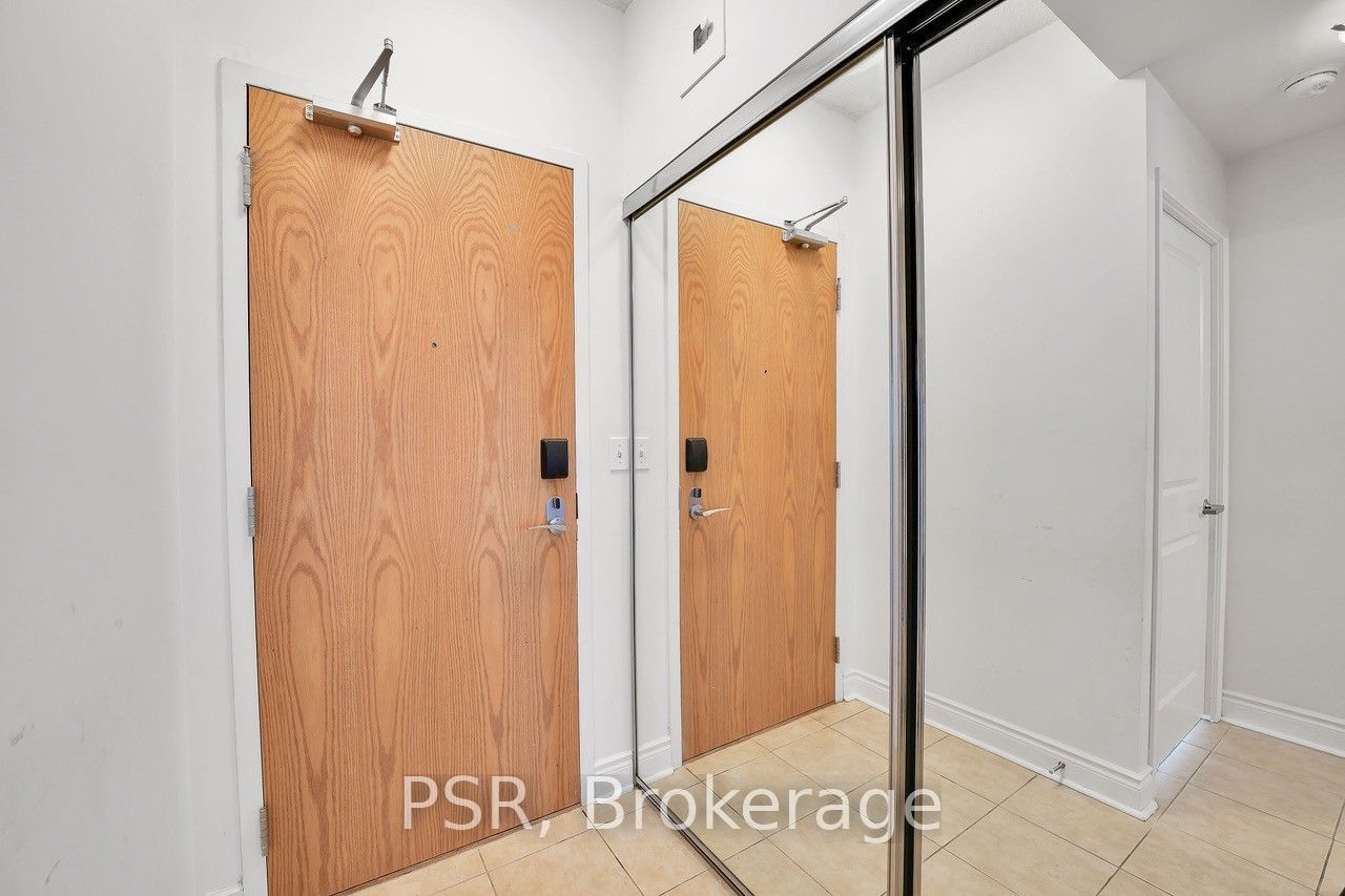 1910 Lake Shore Boulevard W 903, Toronto, ON M6S 1A5 photo 2