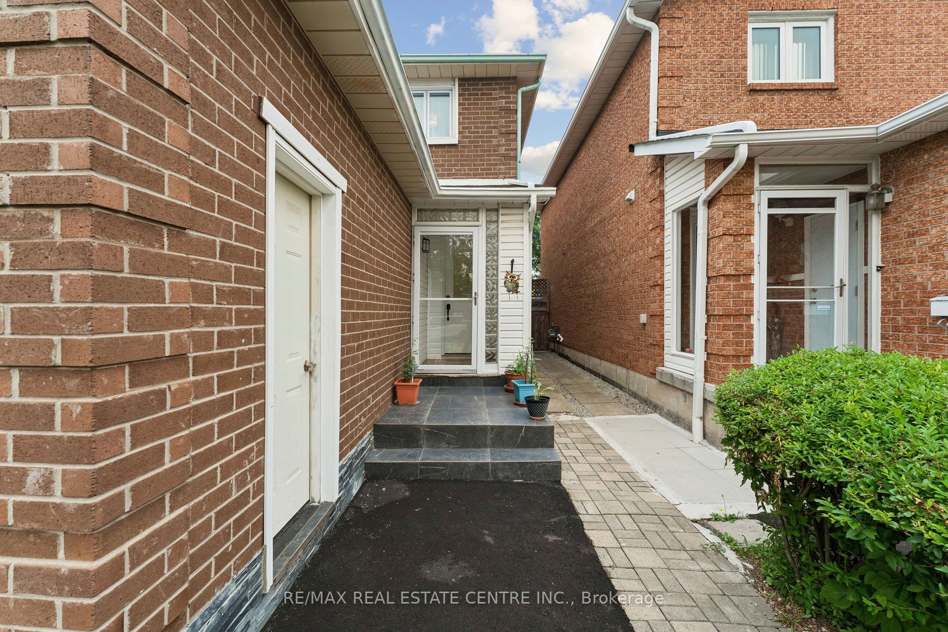 44 Adam Street, Brampton, ON L6Z 2R9 photo 4
